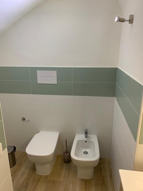 Double or Twin Room with Private Bathroom - Photo 4