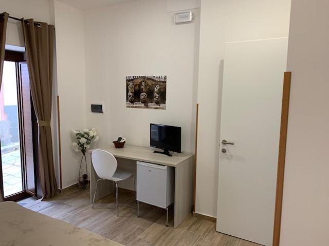 Double or Twin Room with Private Bathroom - Photo 5