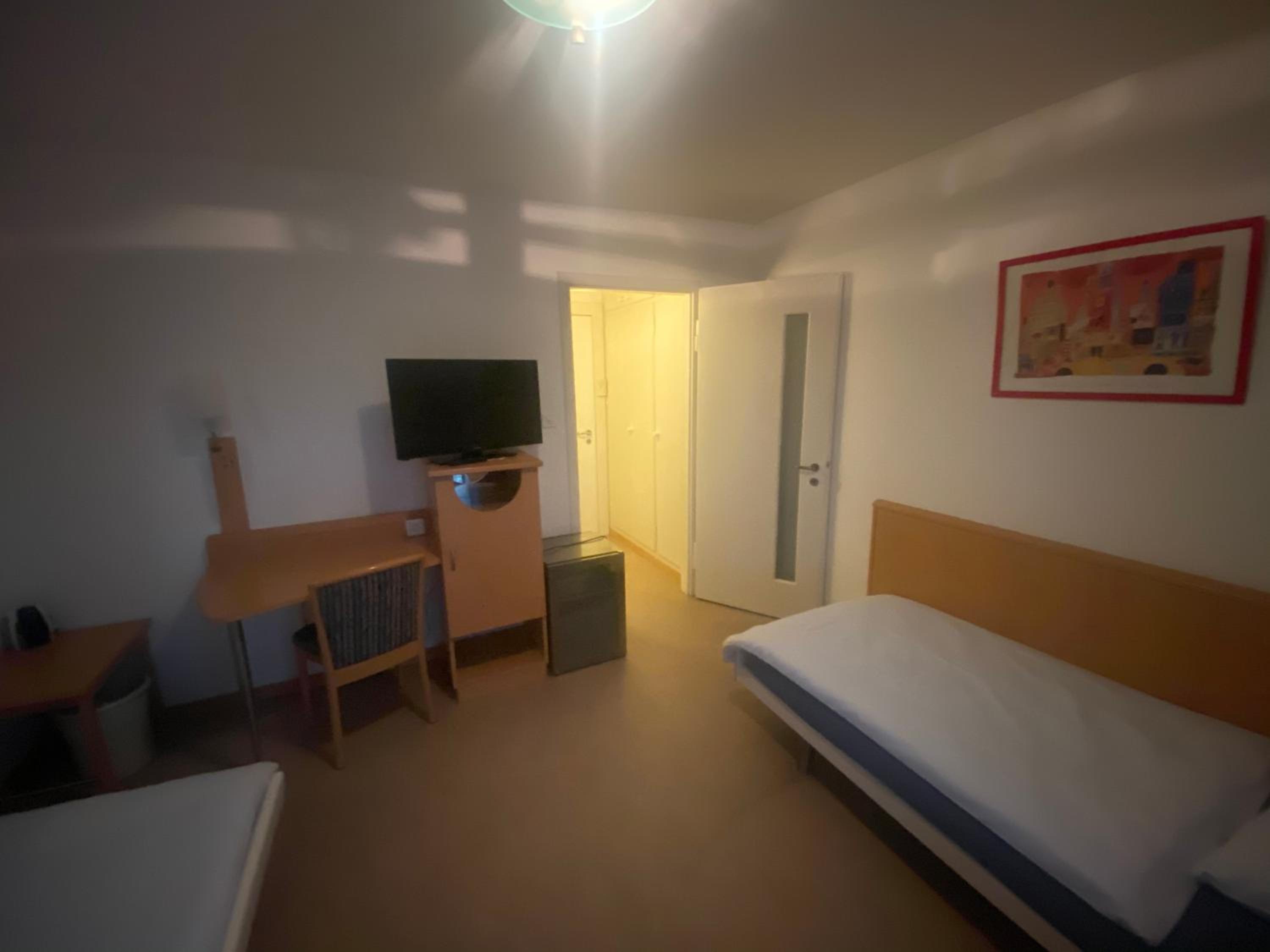 Standard Twin Room photo 3