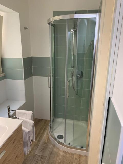 Double or Twin Room with Private Bathroom - Photo 7
