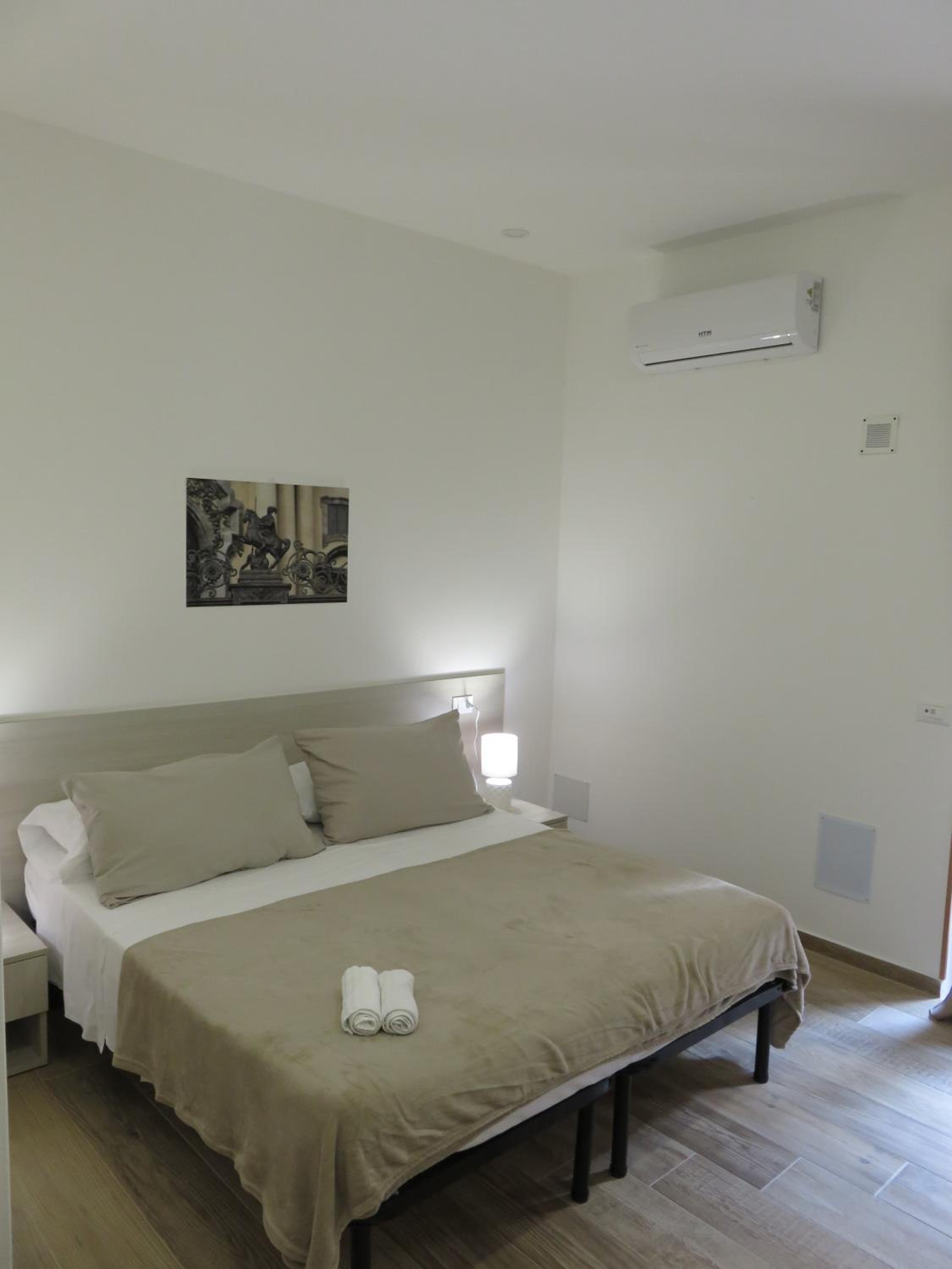 Double or Twin Room with Private Bathroom - Photo 1