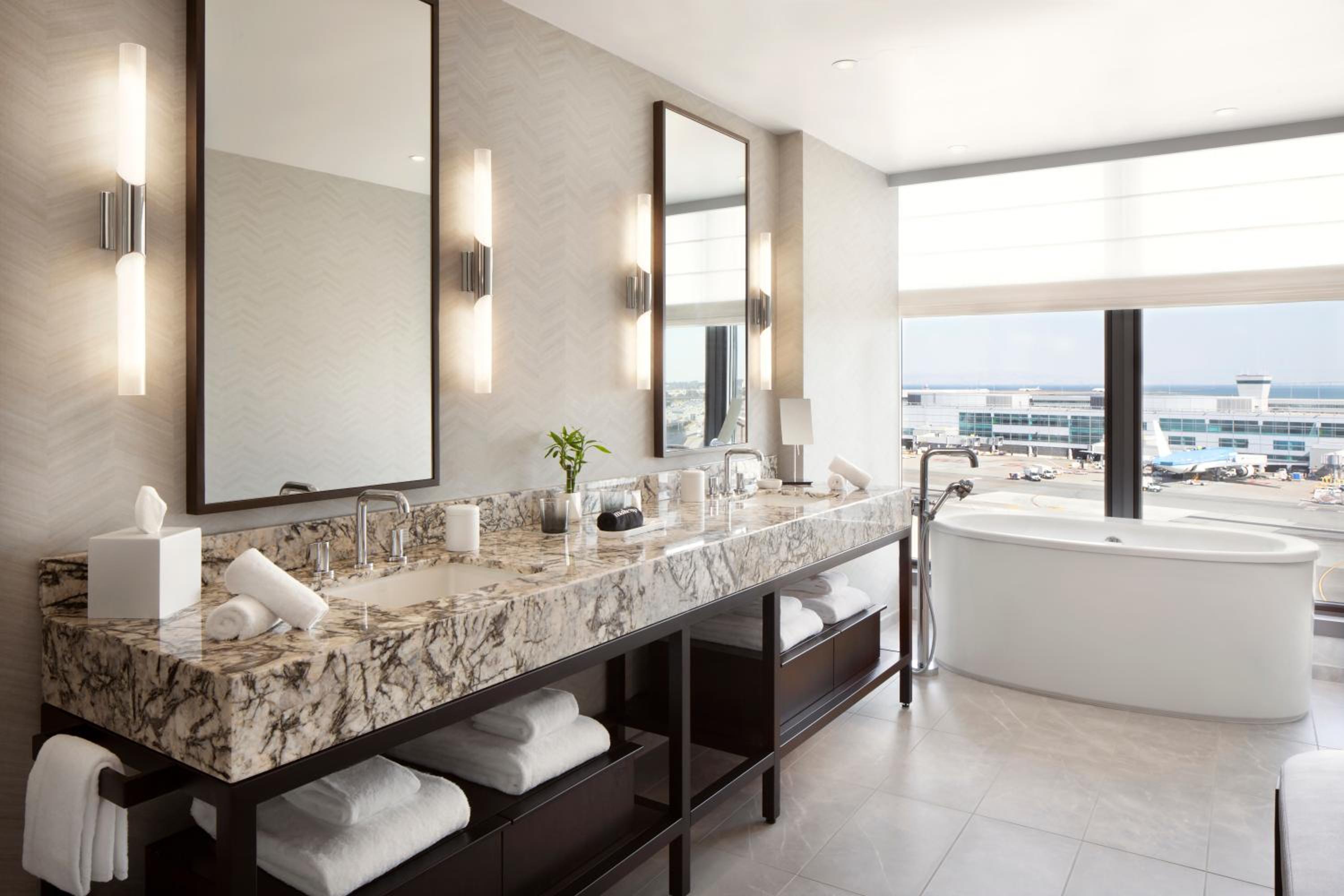 Grand King Suite - Photo 3