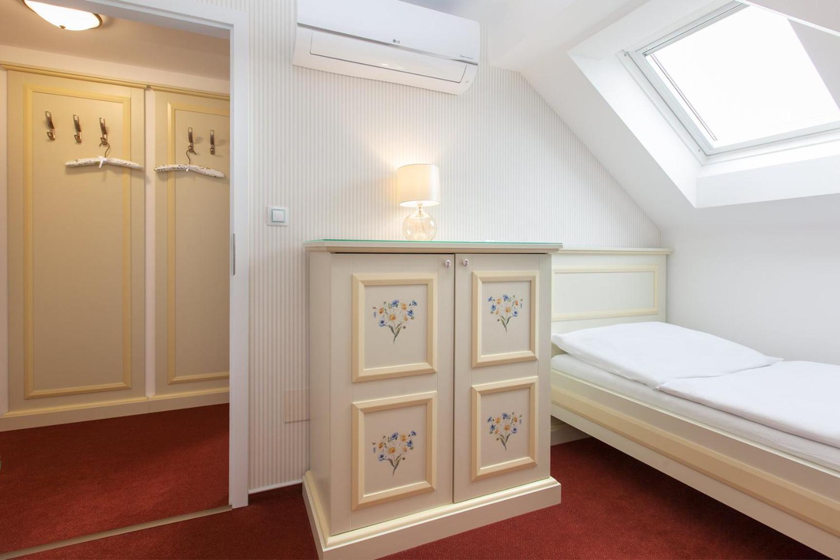 Deluxe Twin Room - Photo 1