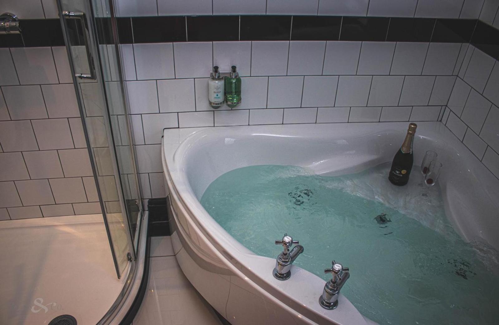 King Room with Spa Bath photo 3