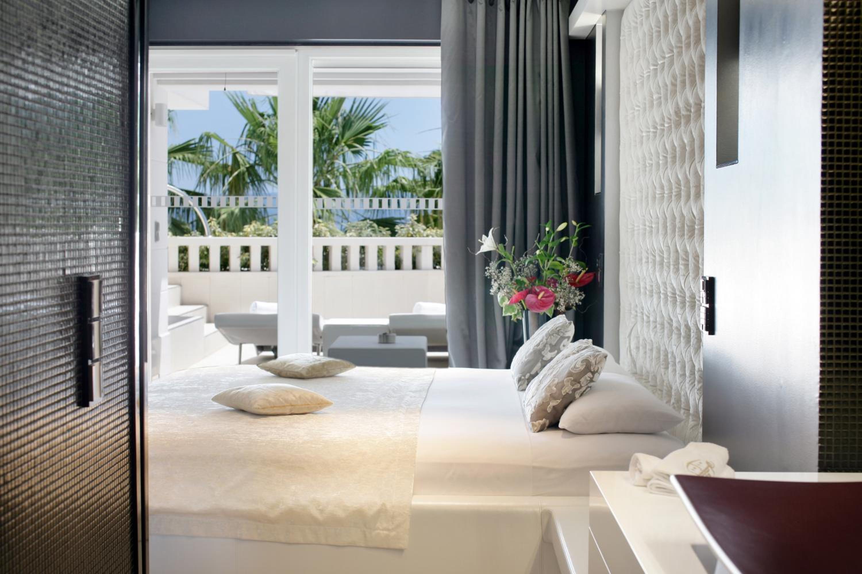Luxury Spa Suite with Sea View and Indor and Outdoor Whirlpool on the Terrace photo 1
