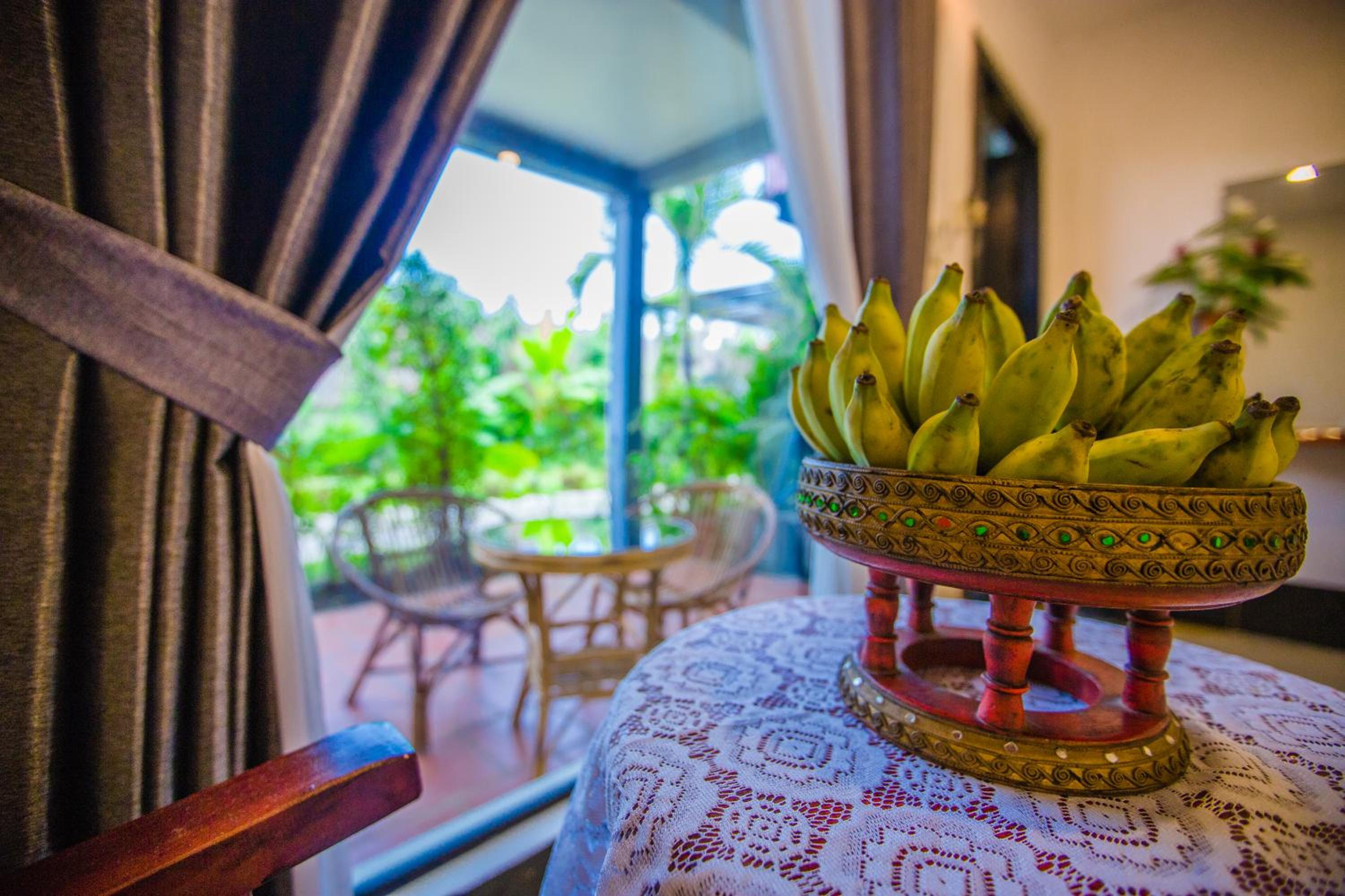 Family Suite with Living Room Pool View - Photo 3