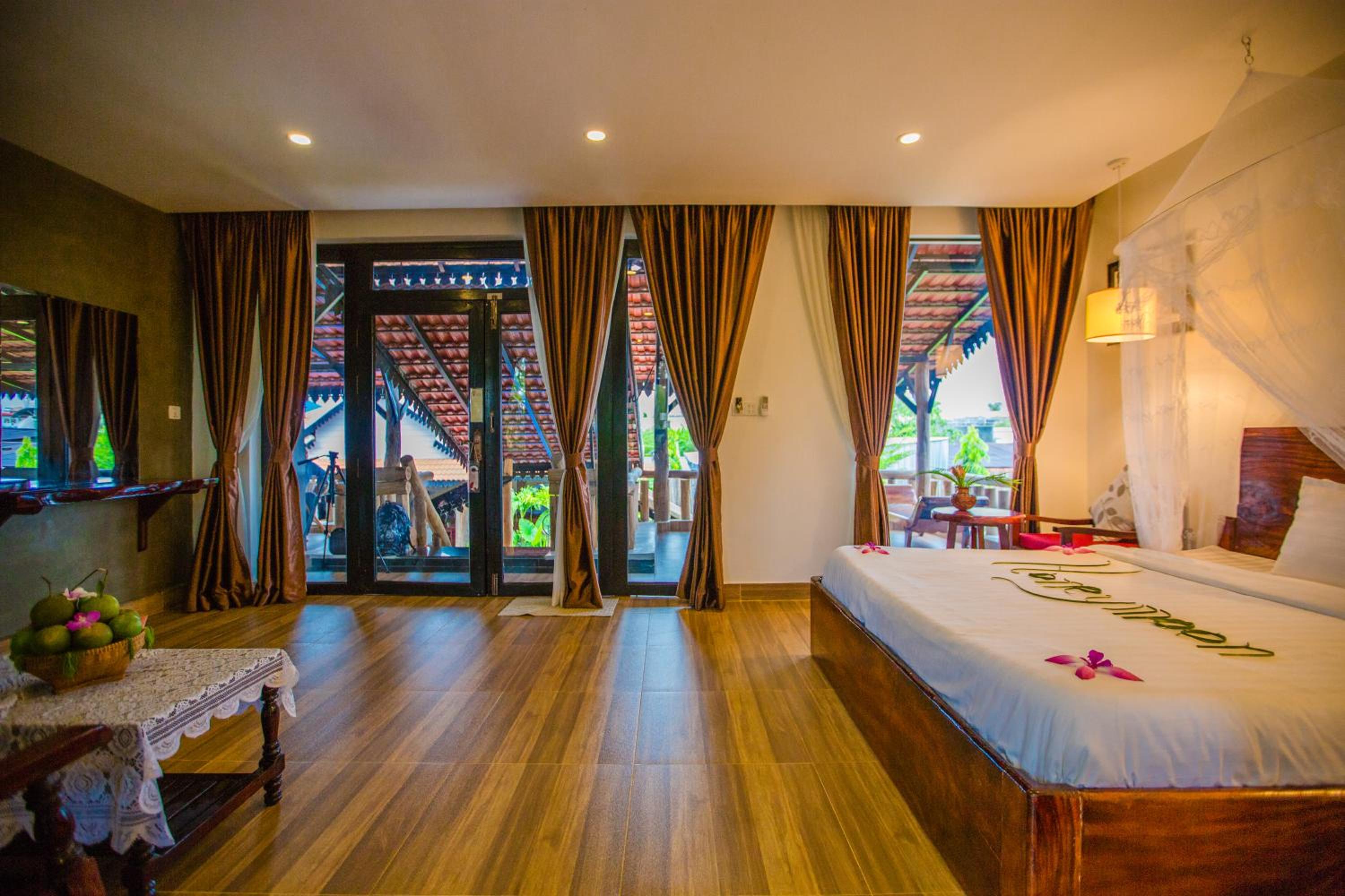 Deluxe Double Room with Terrace Pool View - Photo 15