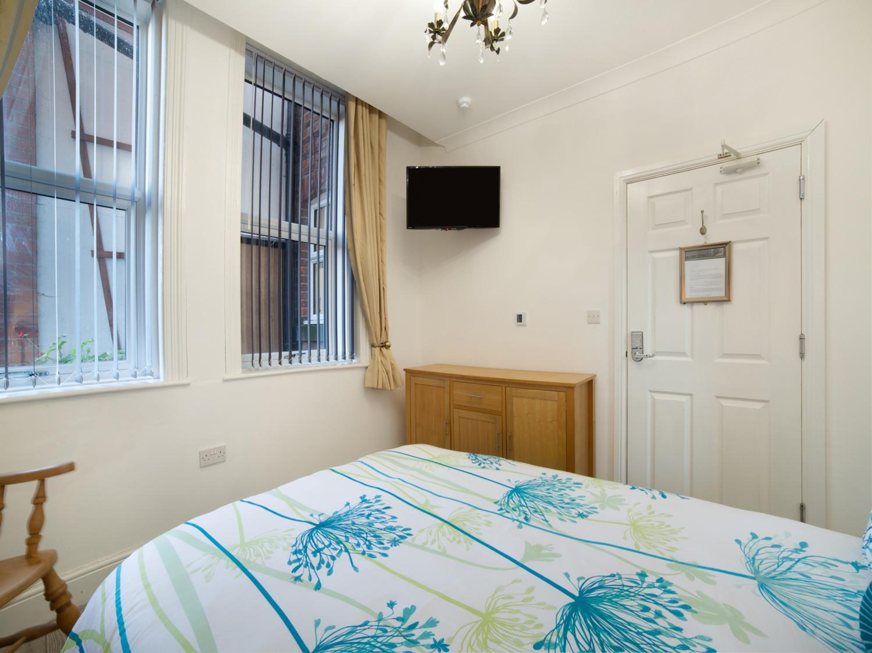 Standard Double Room - Photo 5