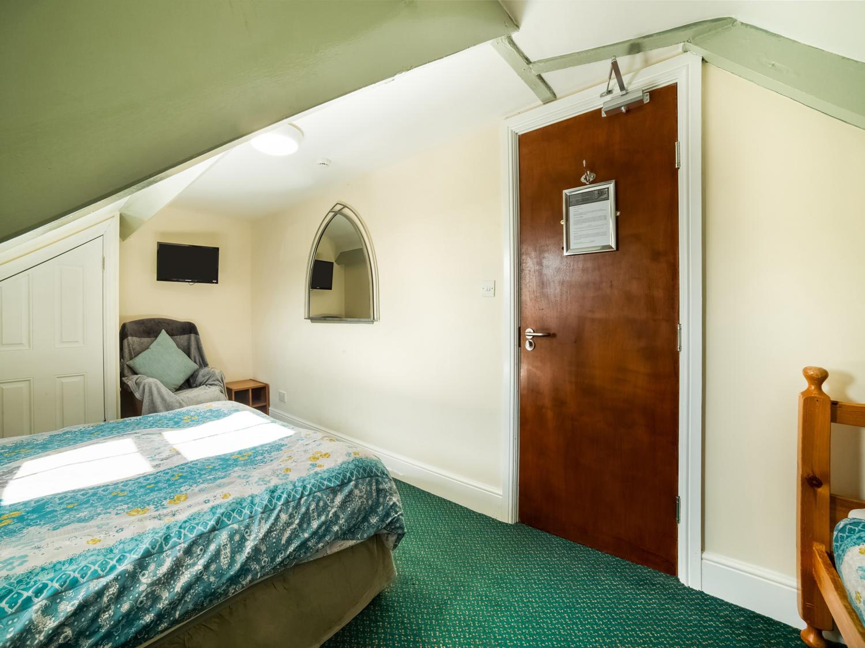 Standard Triple Room - Photo 2