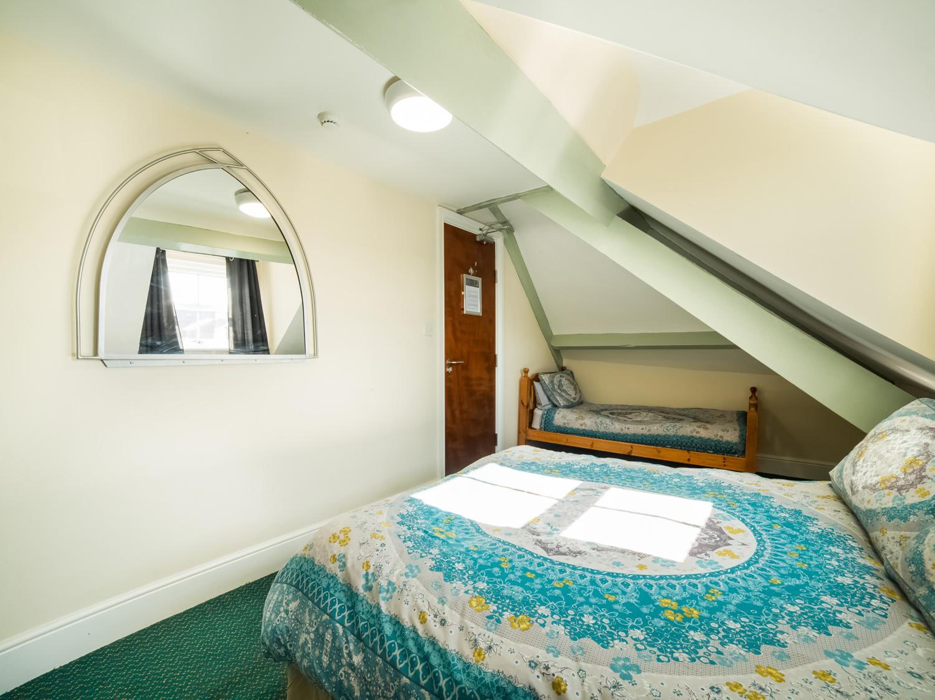 Standard Triple Room - Photo 1