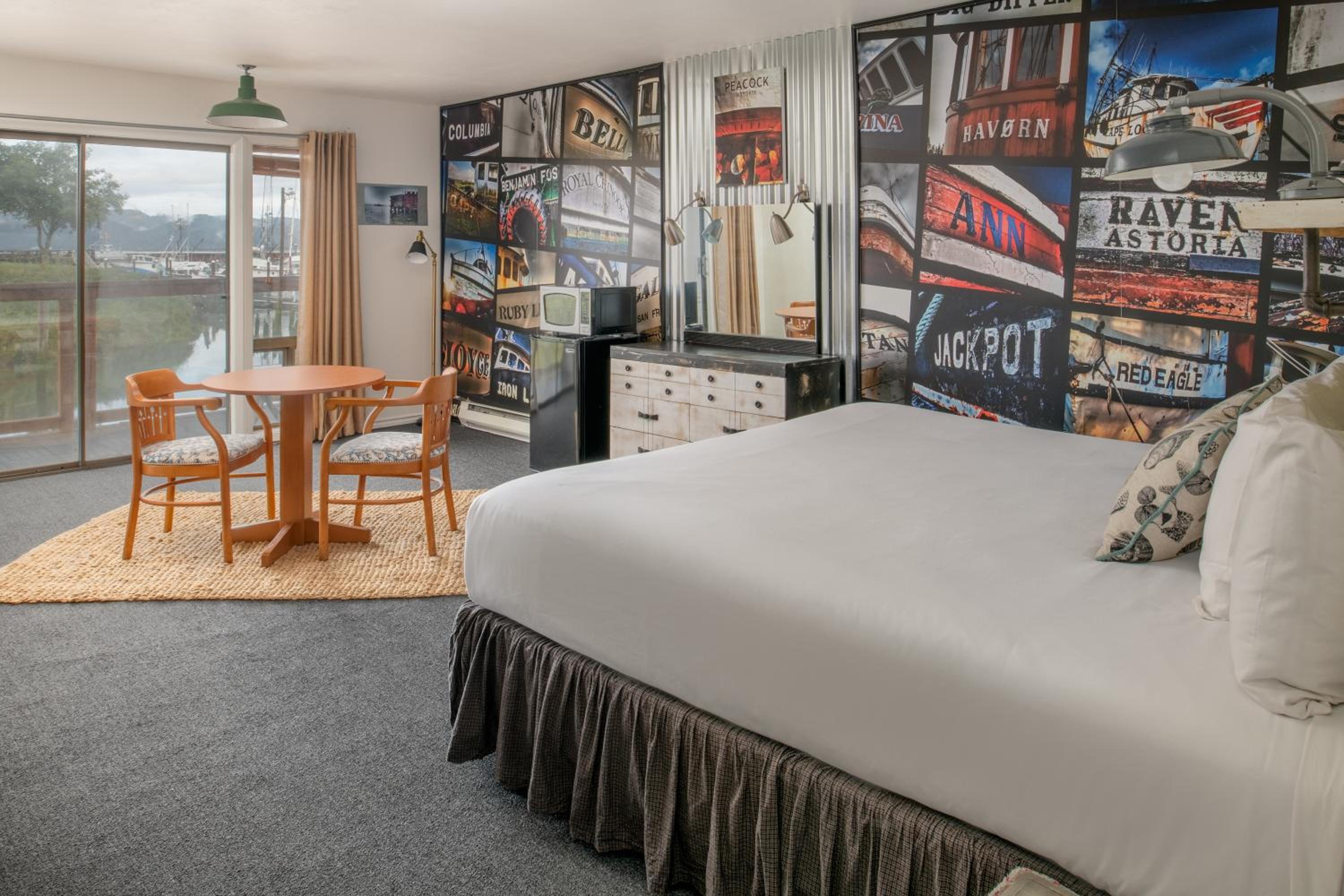 Deluxe King Room (No Pets Allowed)