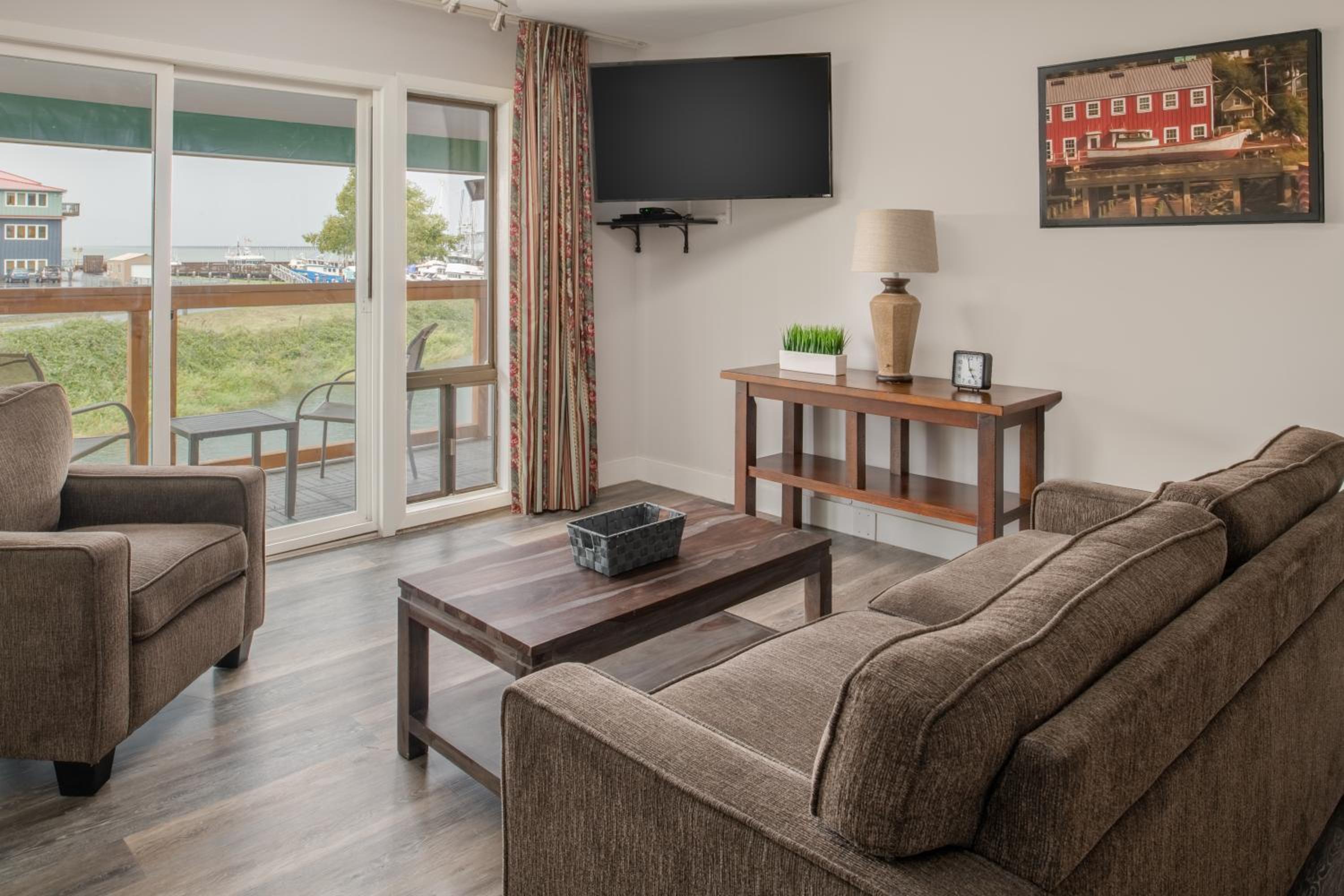 King Kitchenette Suite with View and Balcony - Photo 1