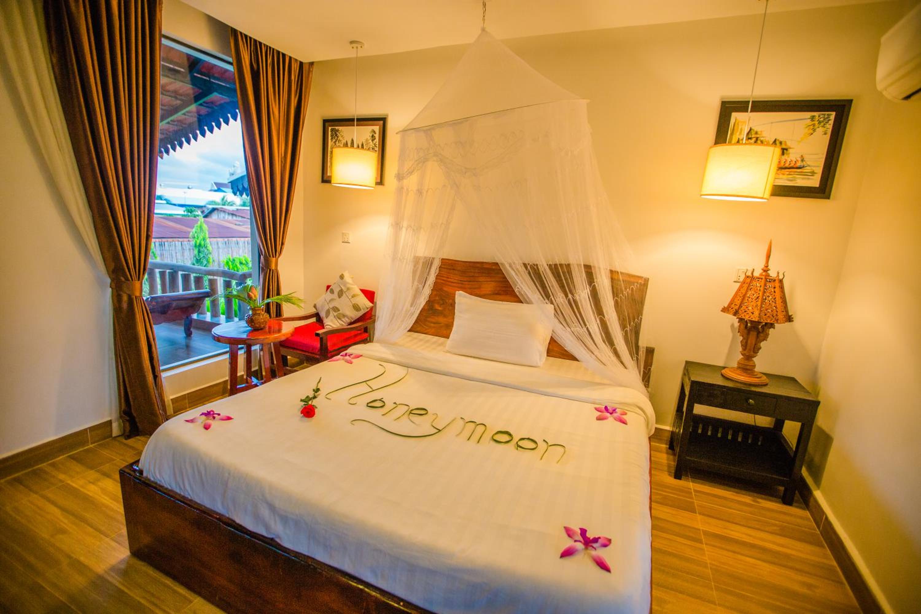 Deluxe Double Room with Terrace Pool View - Photo 12