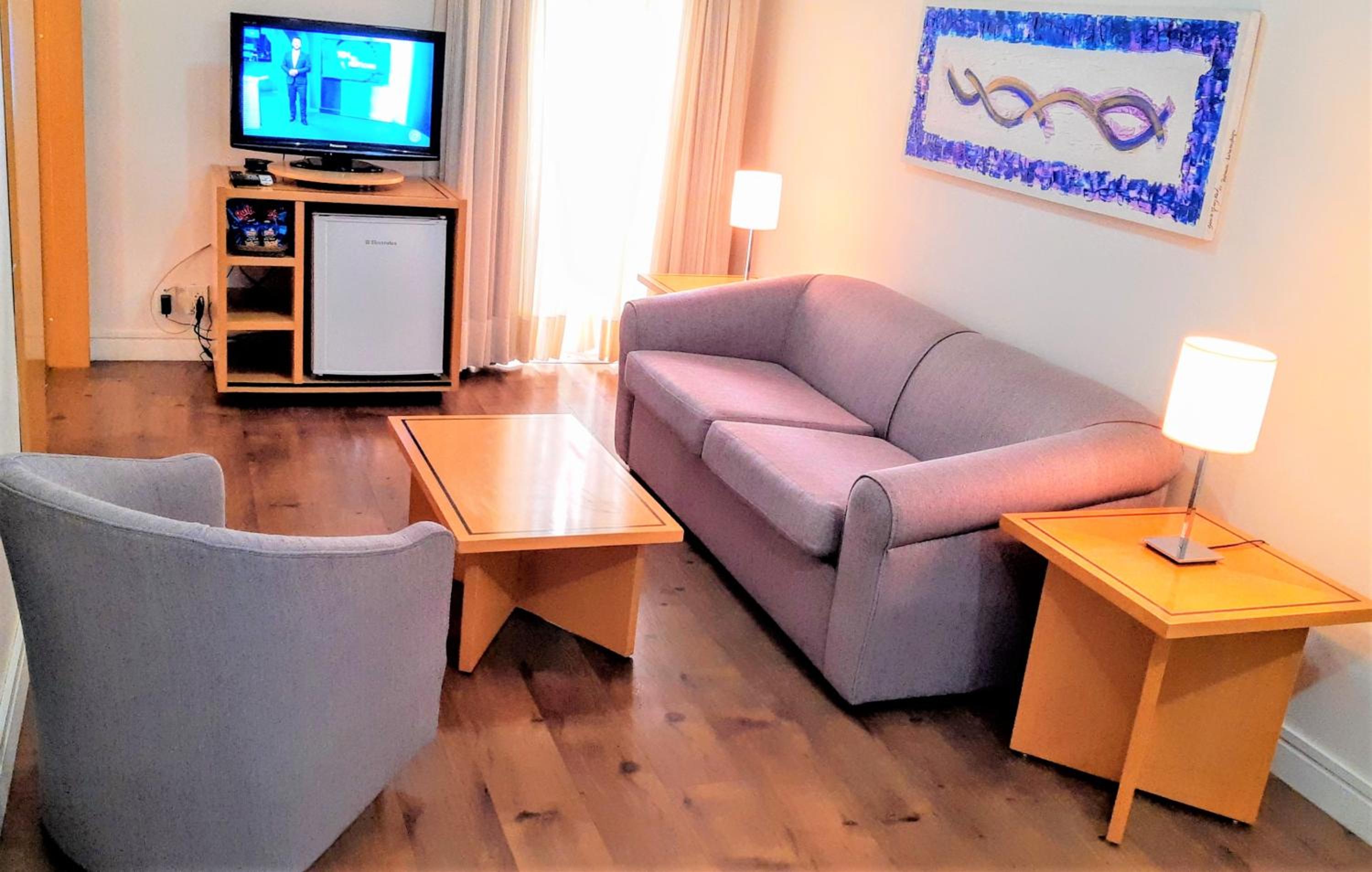 Deluxe Suite with Spa Bath photo 3