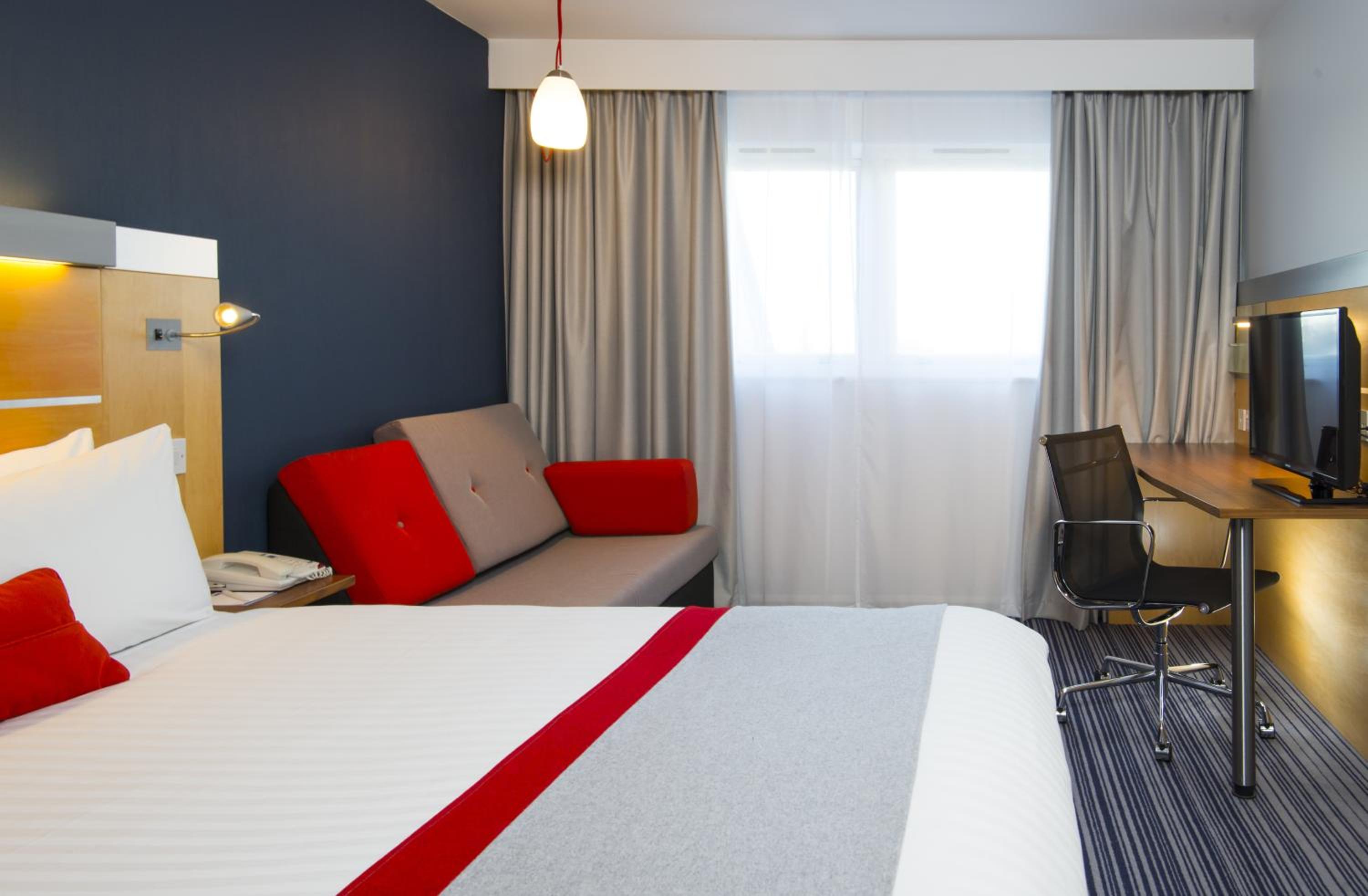 Standard Double Room with Sofa Bed and Free Hot Breakfast - Photo 6