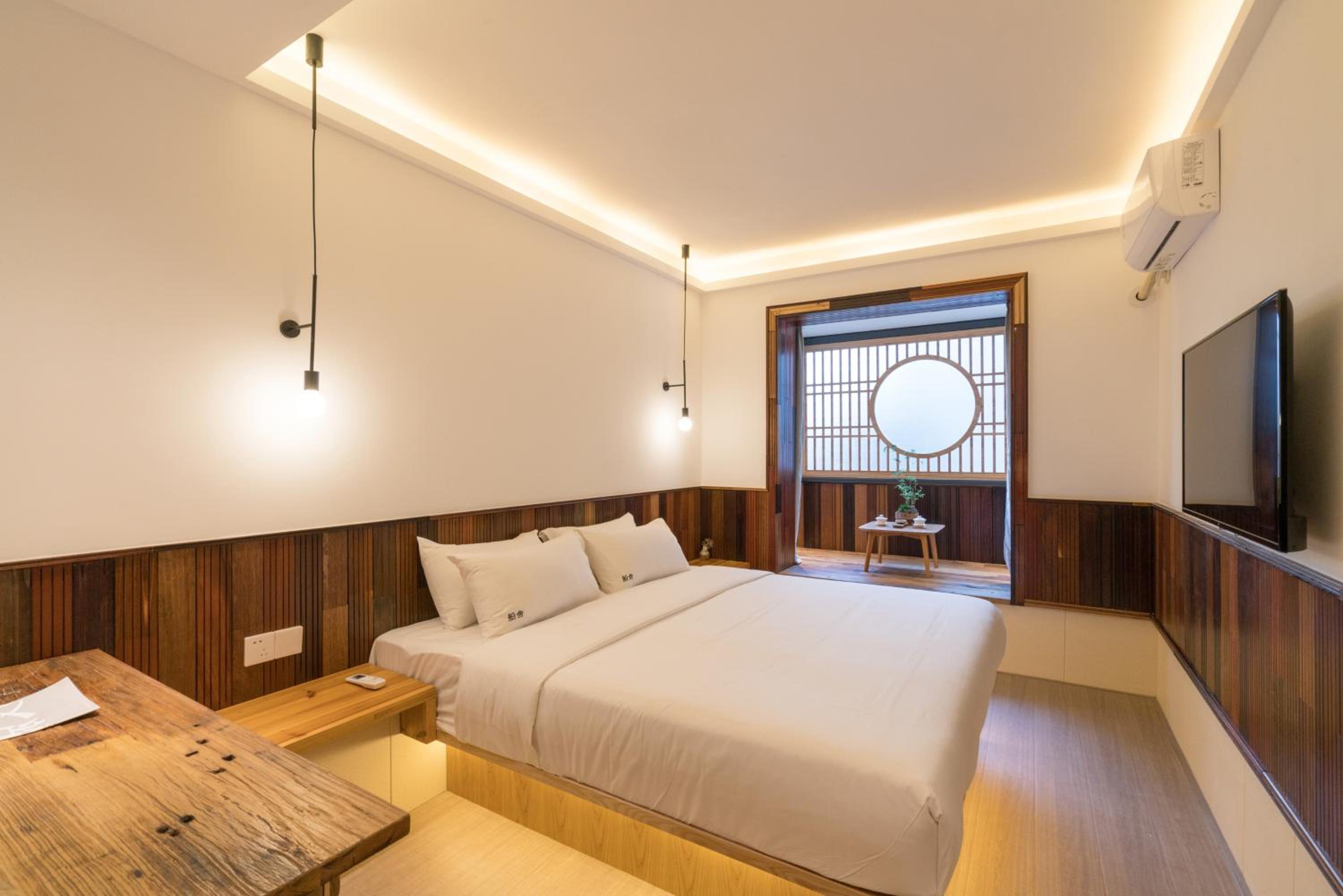Family Triple Room with Window
