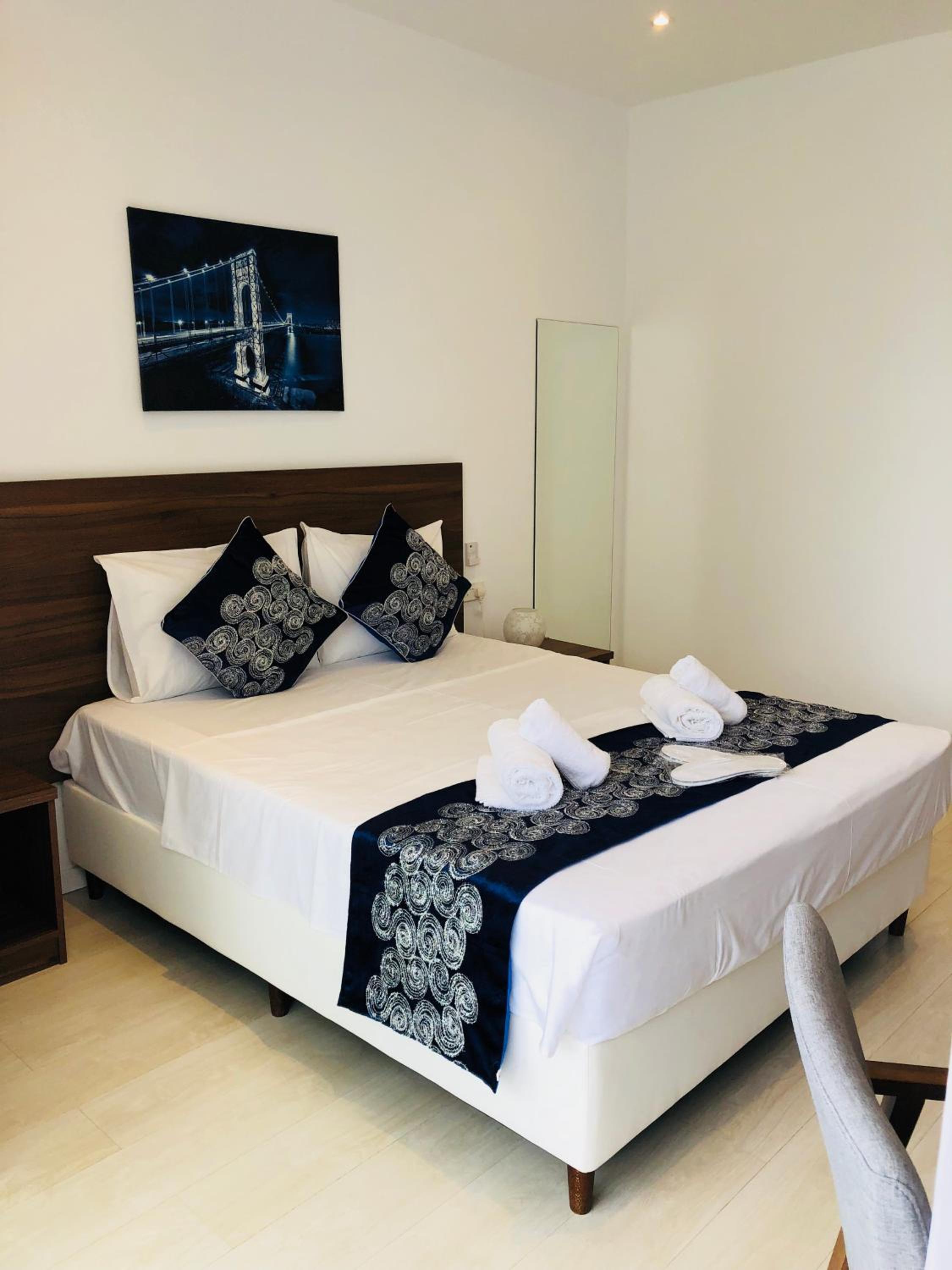 Double Room - Photo 2