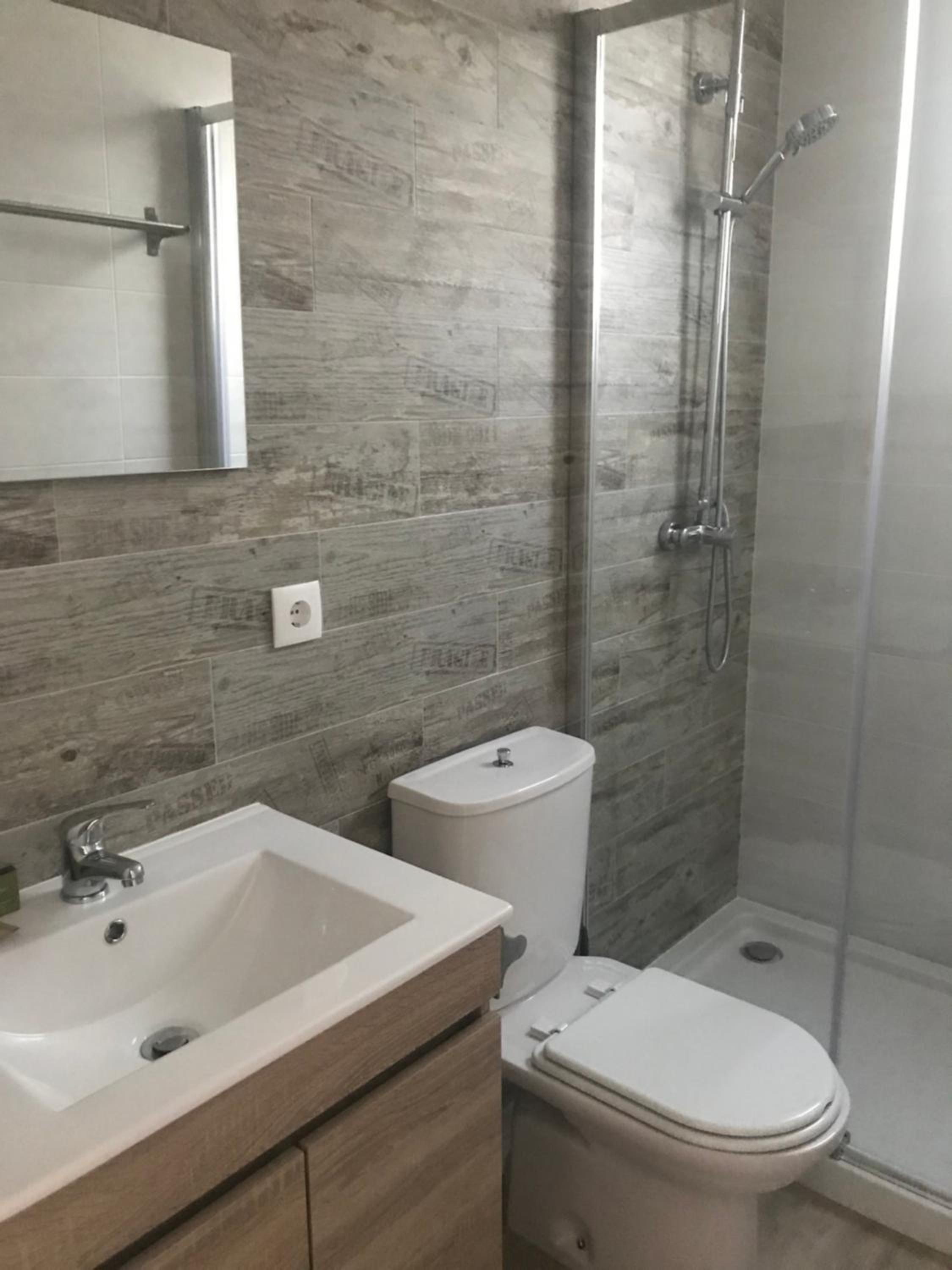 One-Bedroom Suite - Photo 2