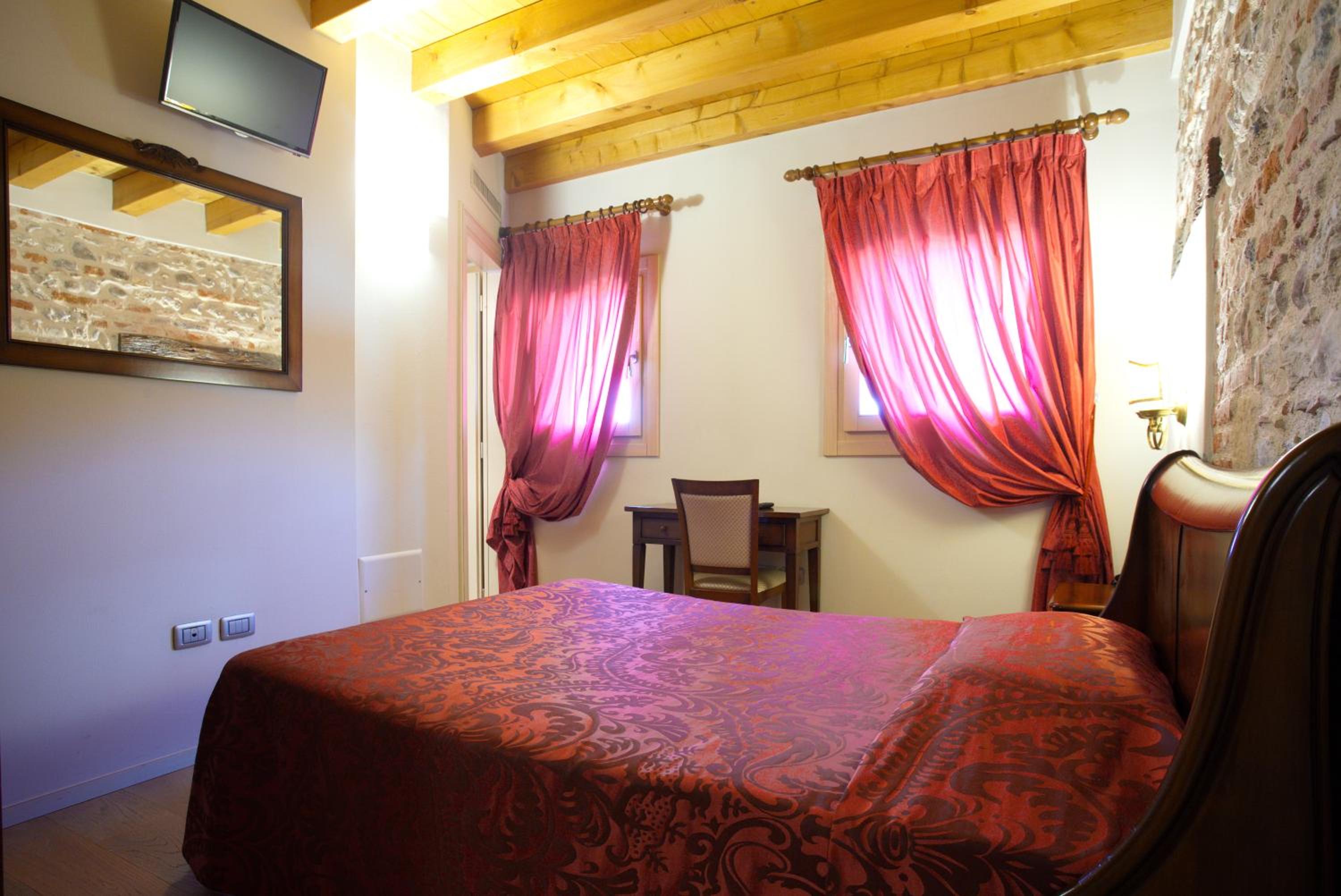Single Room with French Bed