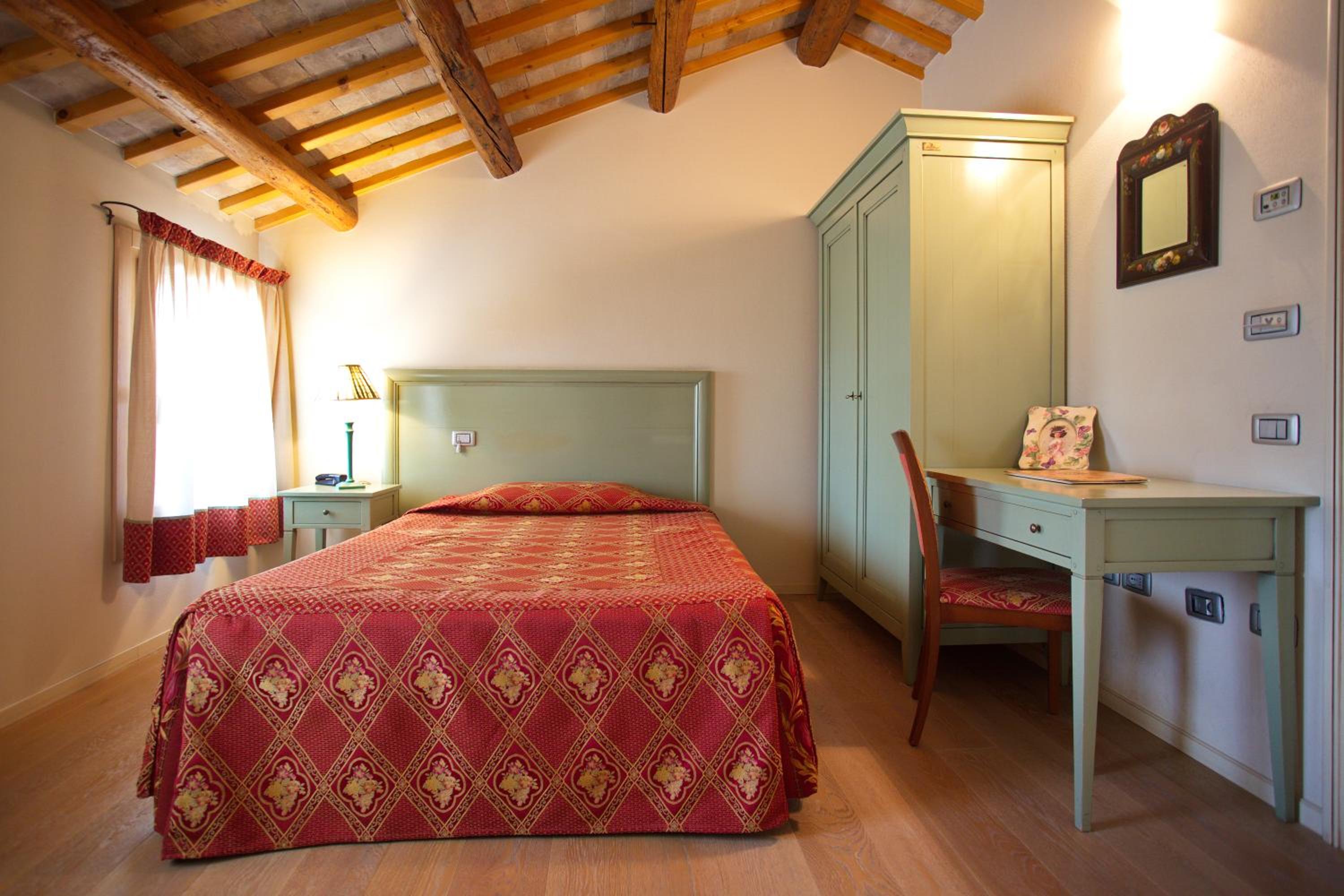 Single Room with French Bed photo 3
