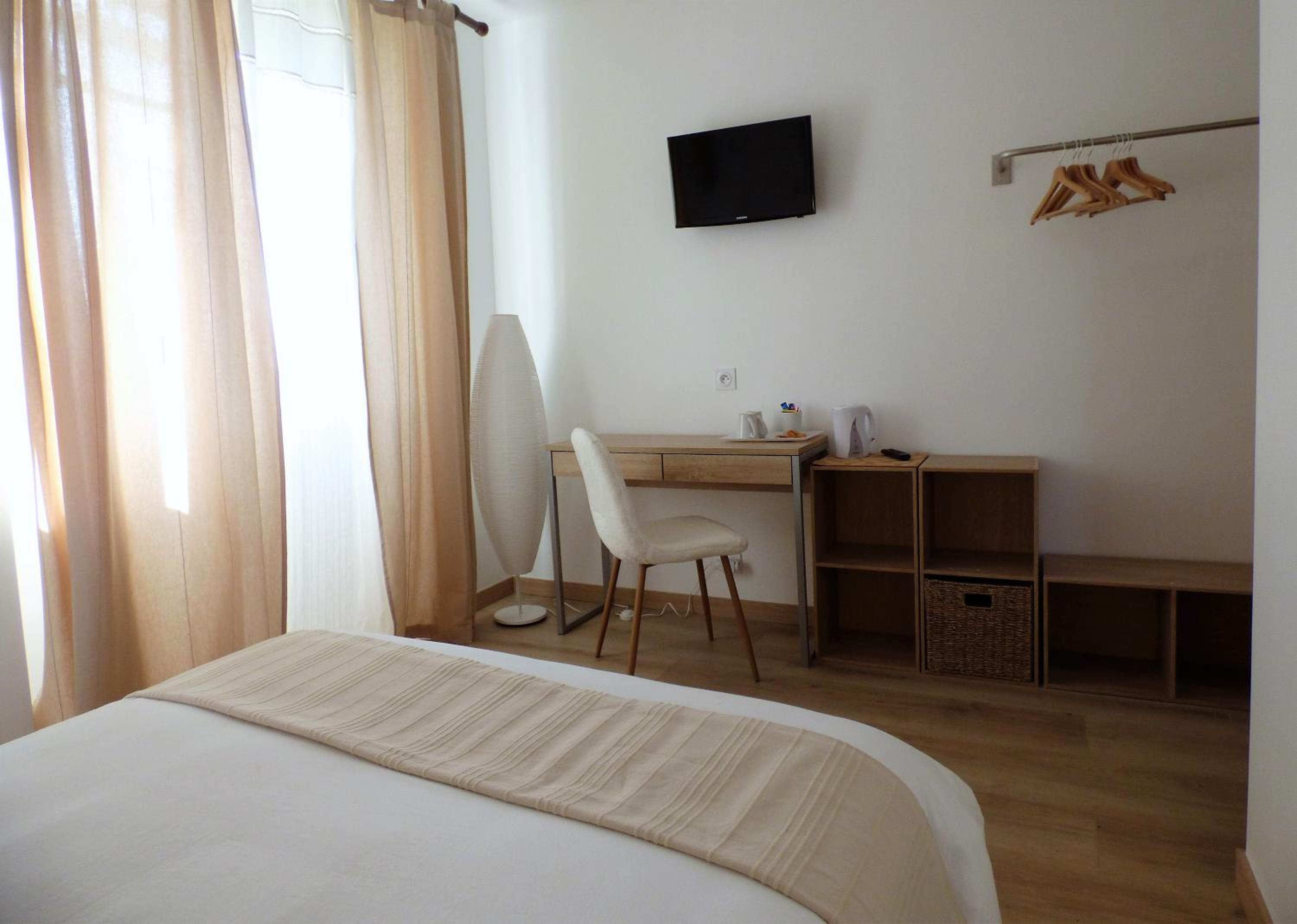 Double Room - Photo 6
