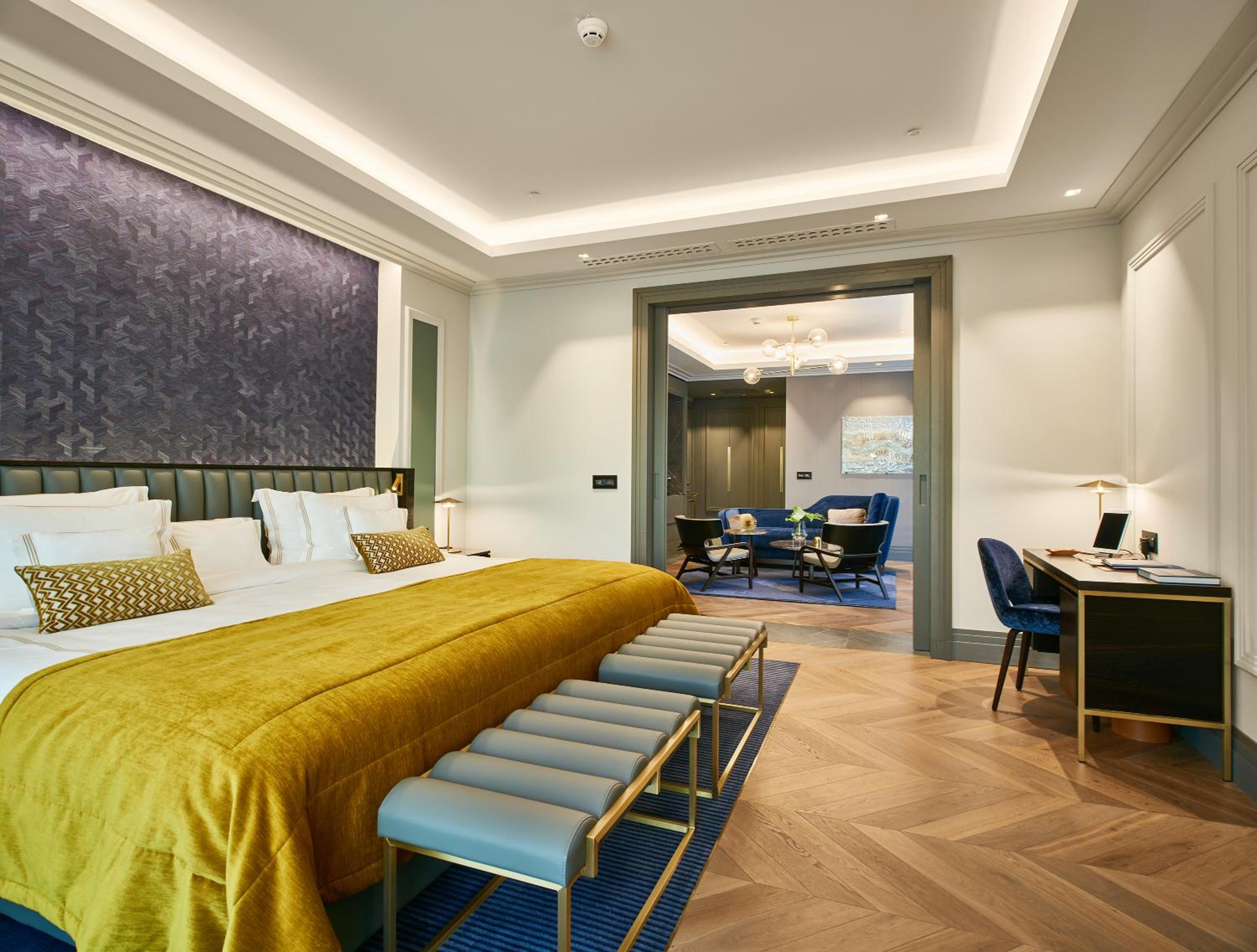Deluxe Suite With Balcony And Sea View