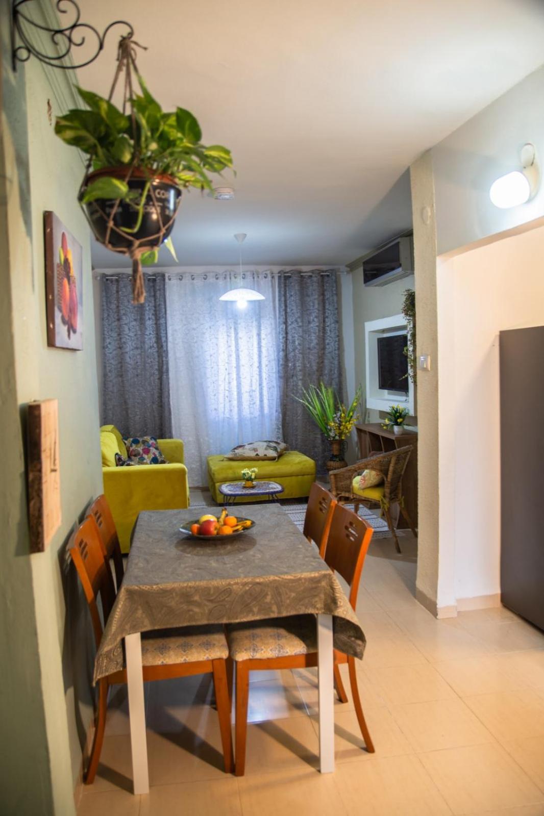 Three-Bedroom Standard Apartment - Photo 41