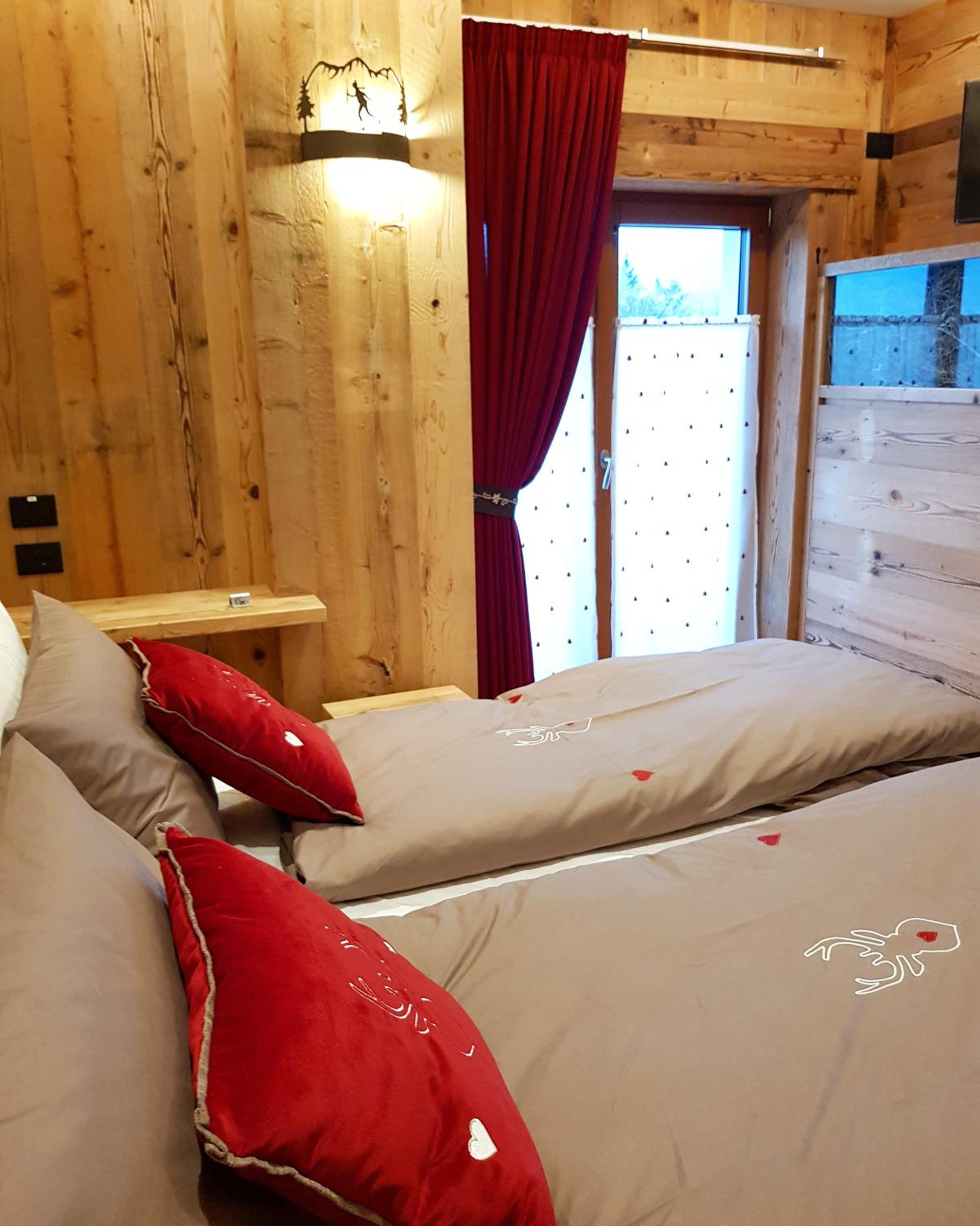 Deluxe Double or Twin Room with Mountain View photo 3