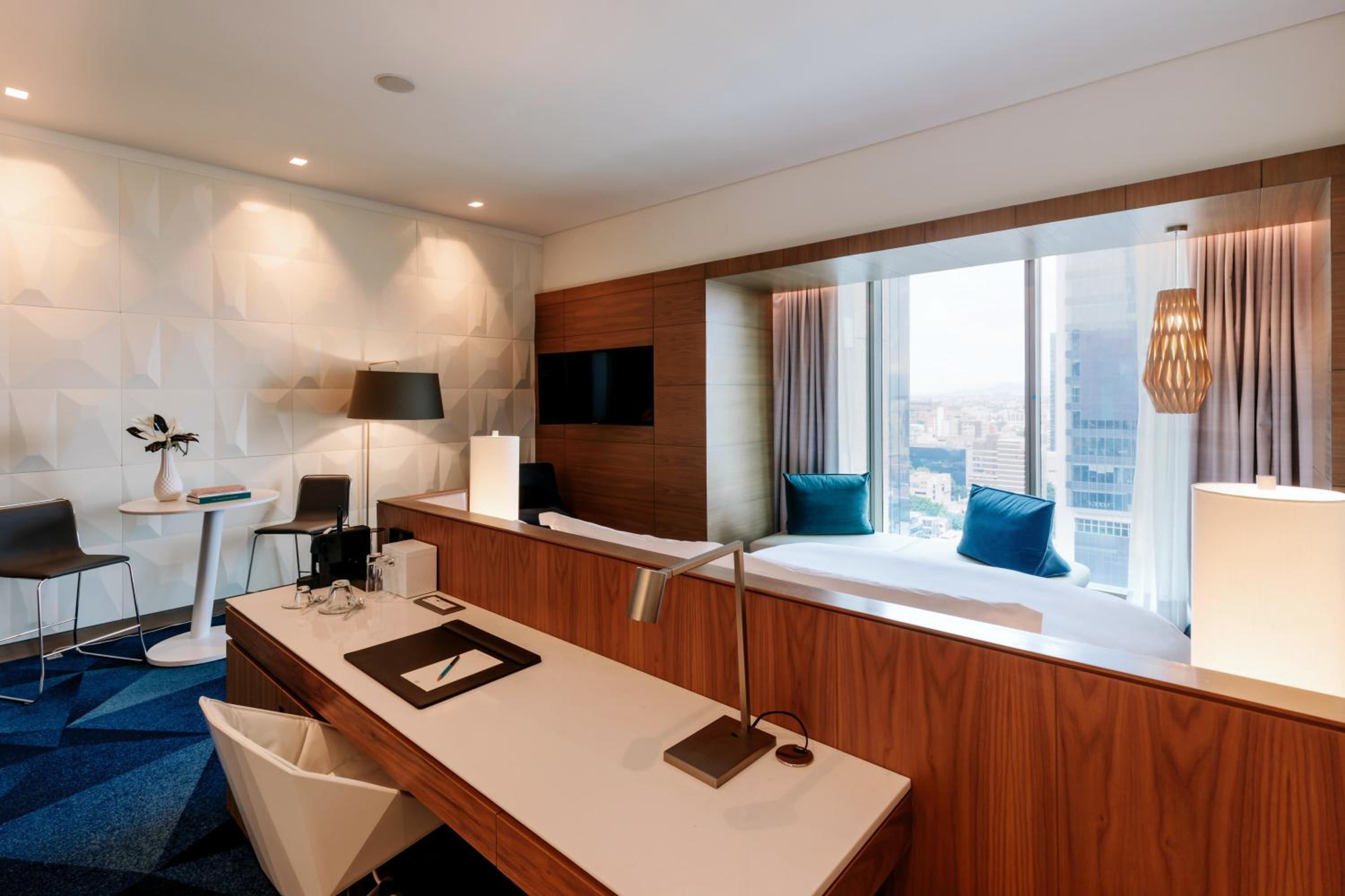 Luxury King Room with City View