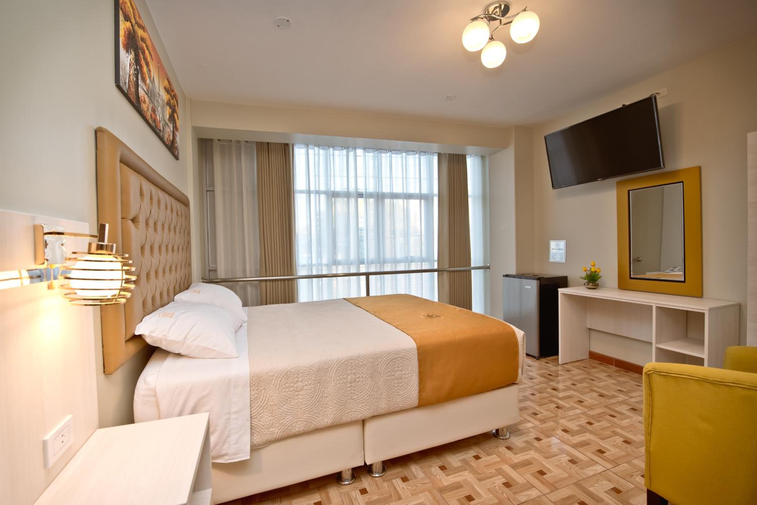 Deluxe Double or Twin Room with City View photo 2