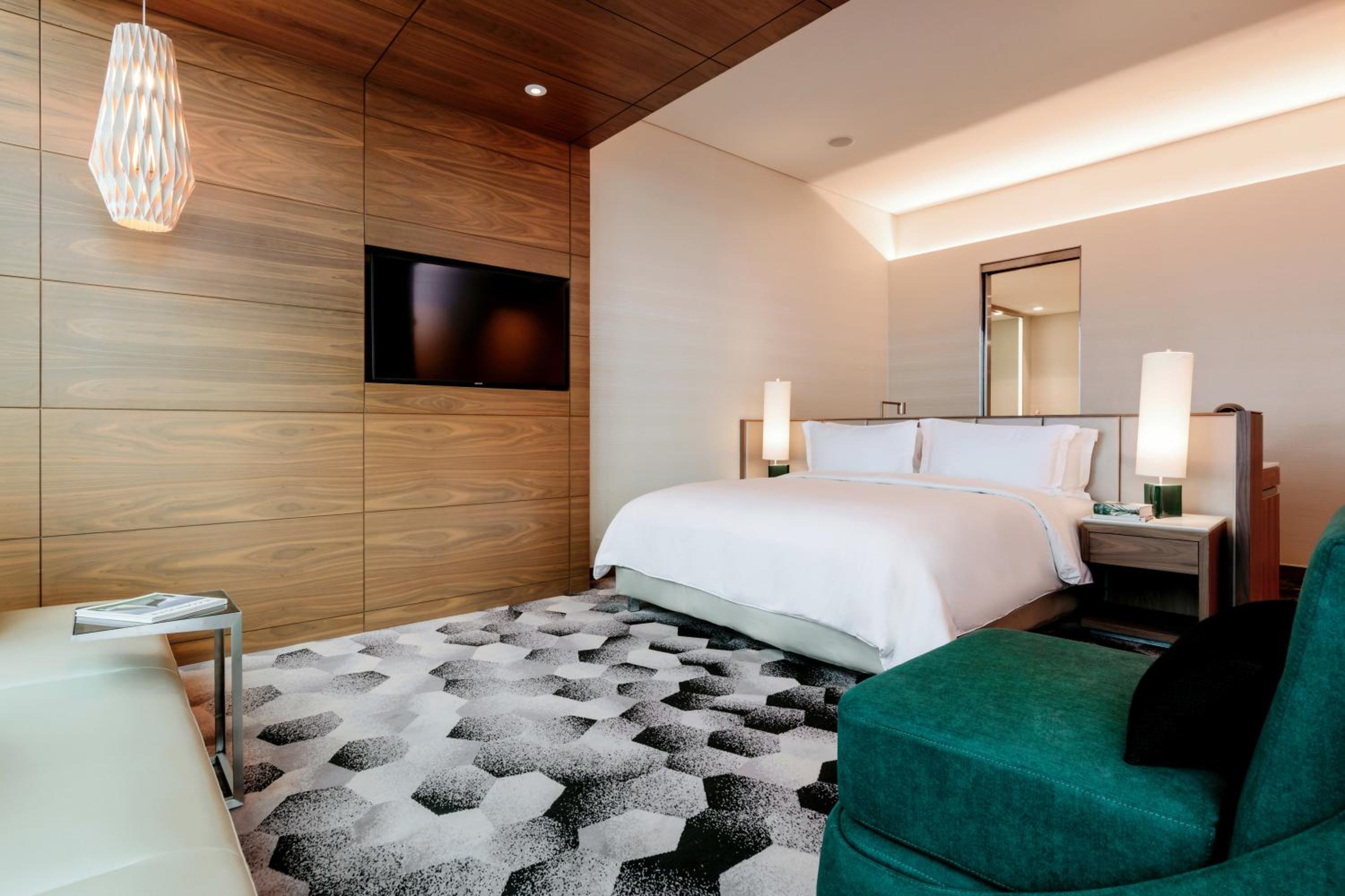 Junior King Suite with Club Millésime Access and View thumbnail 6