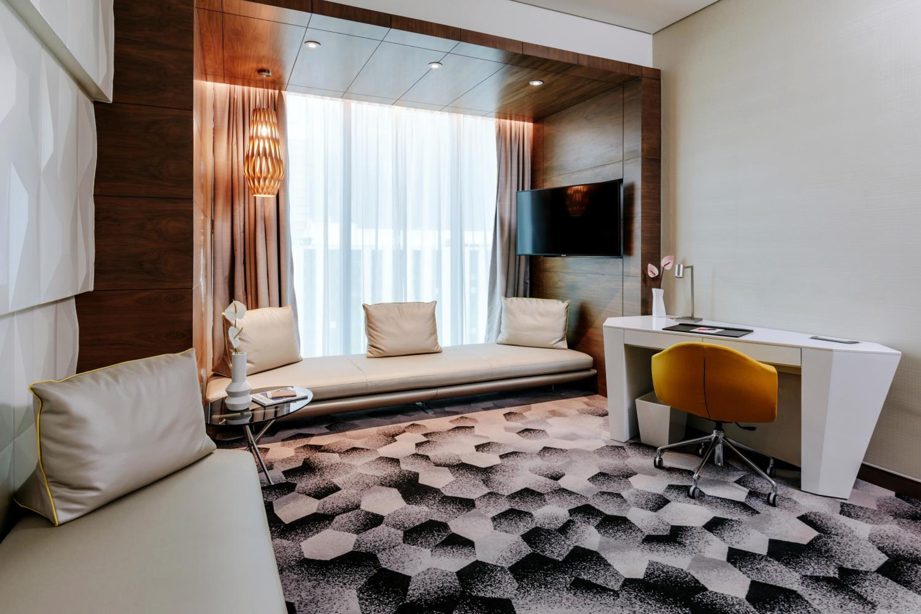 Prestige King Suite with View and Club Access
