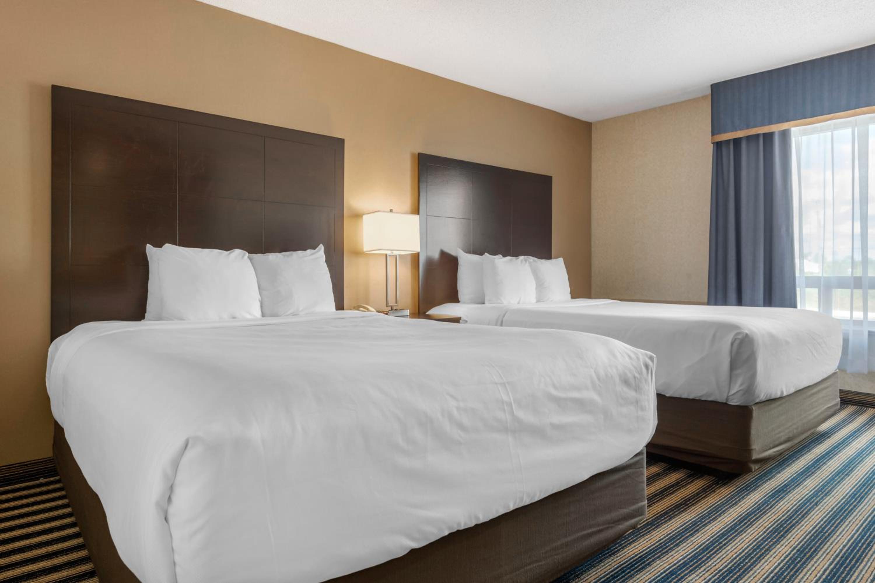 Queen Room with Two Queen Beds (2nd Floor) - Photo 5