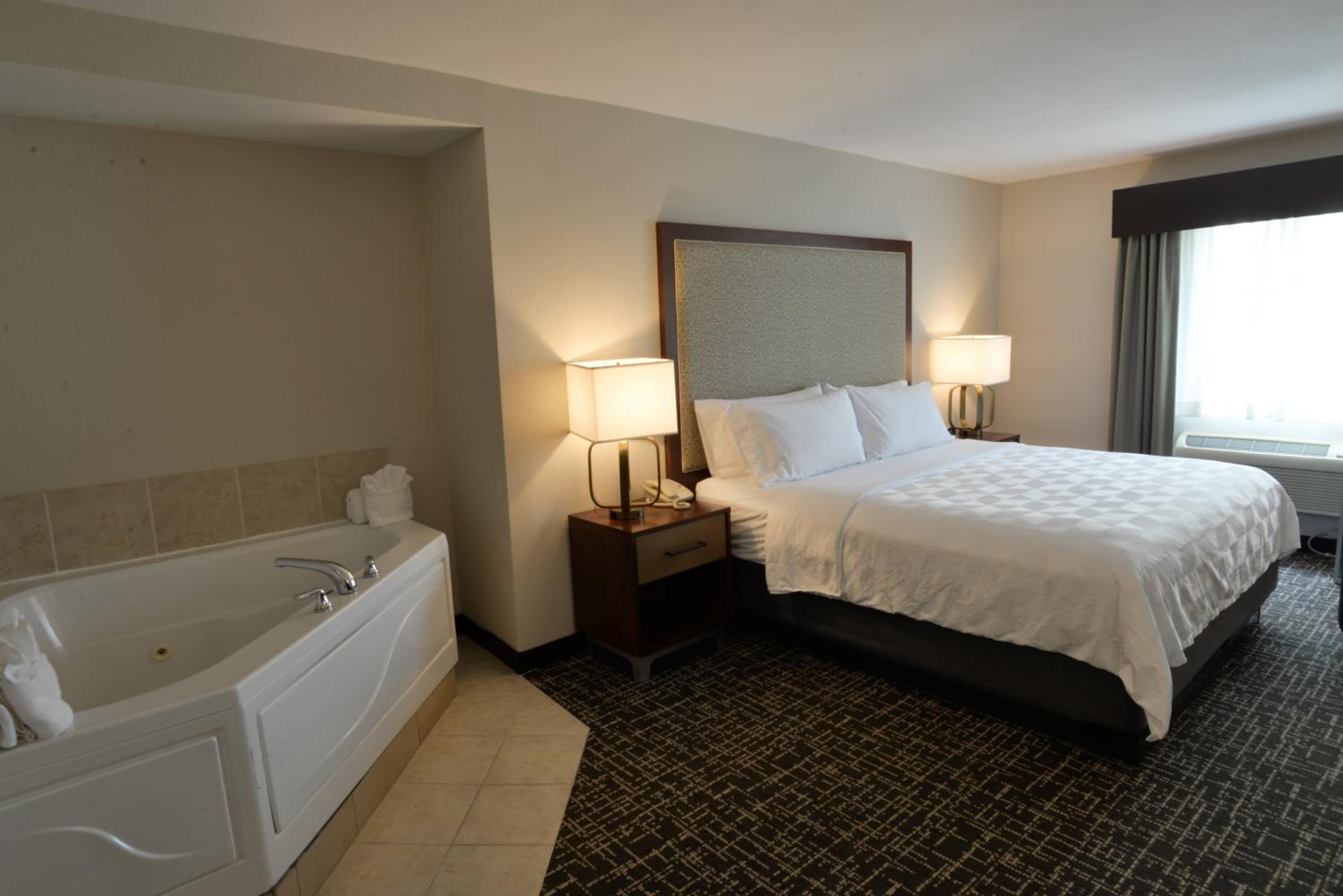 King Room - Non-Smoking - Photo 2