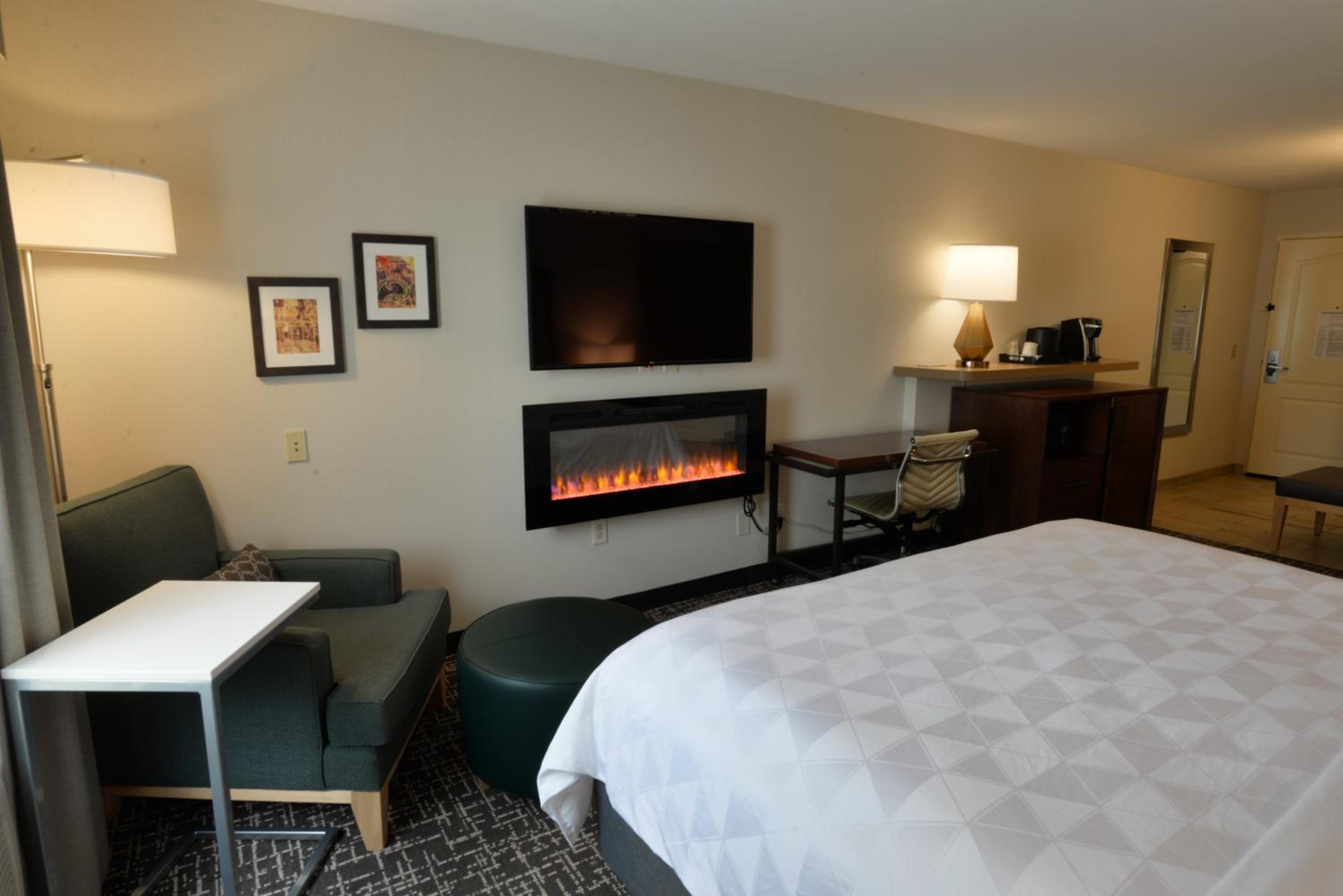 King Room - Non-Smoking - Photo 1