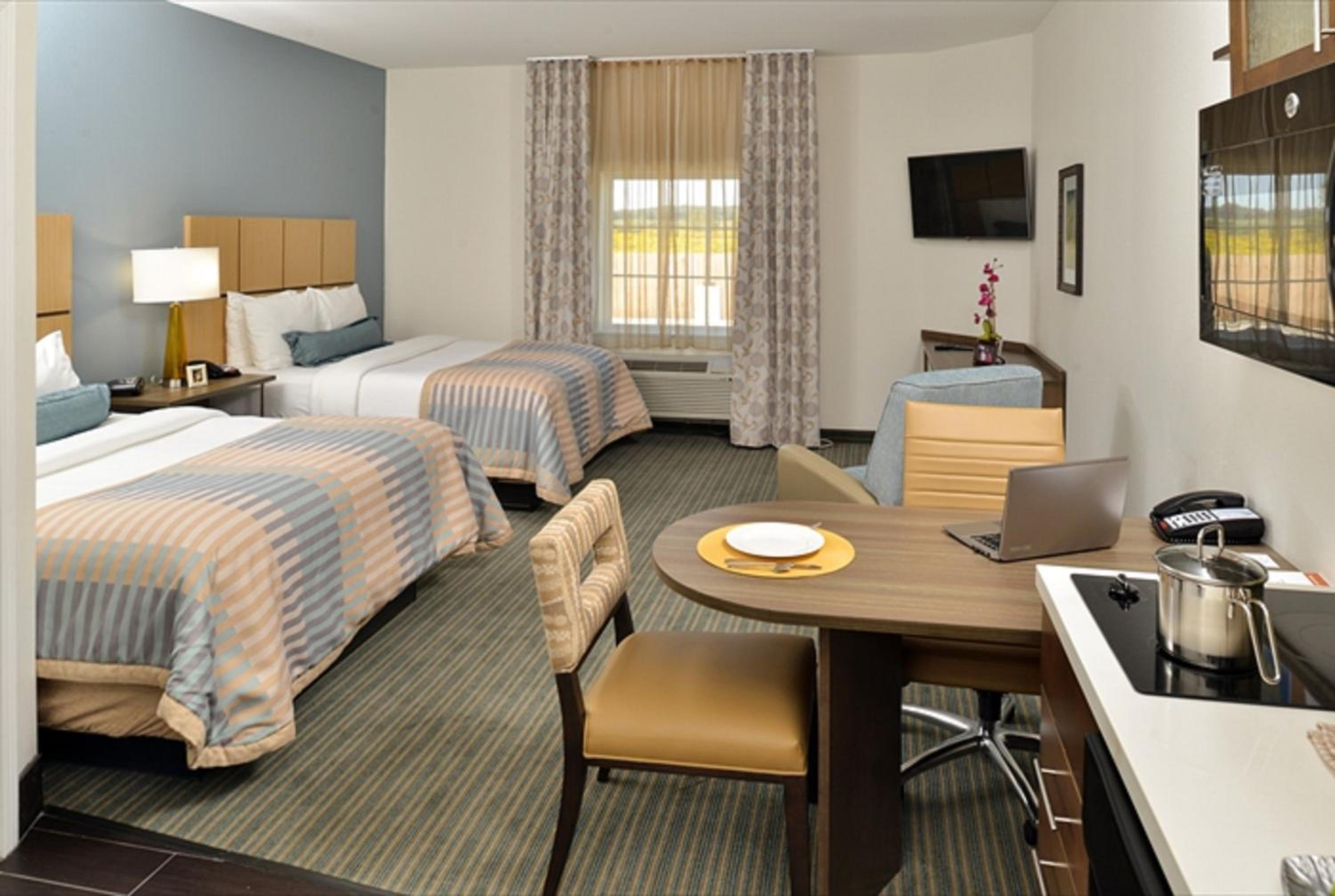 Studio Suite with Two Queen Beds photo 3