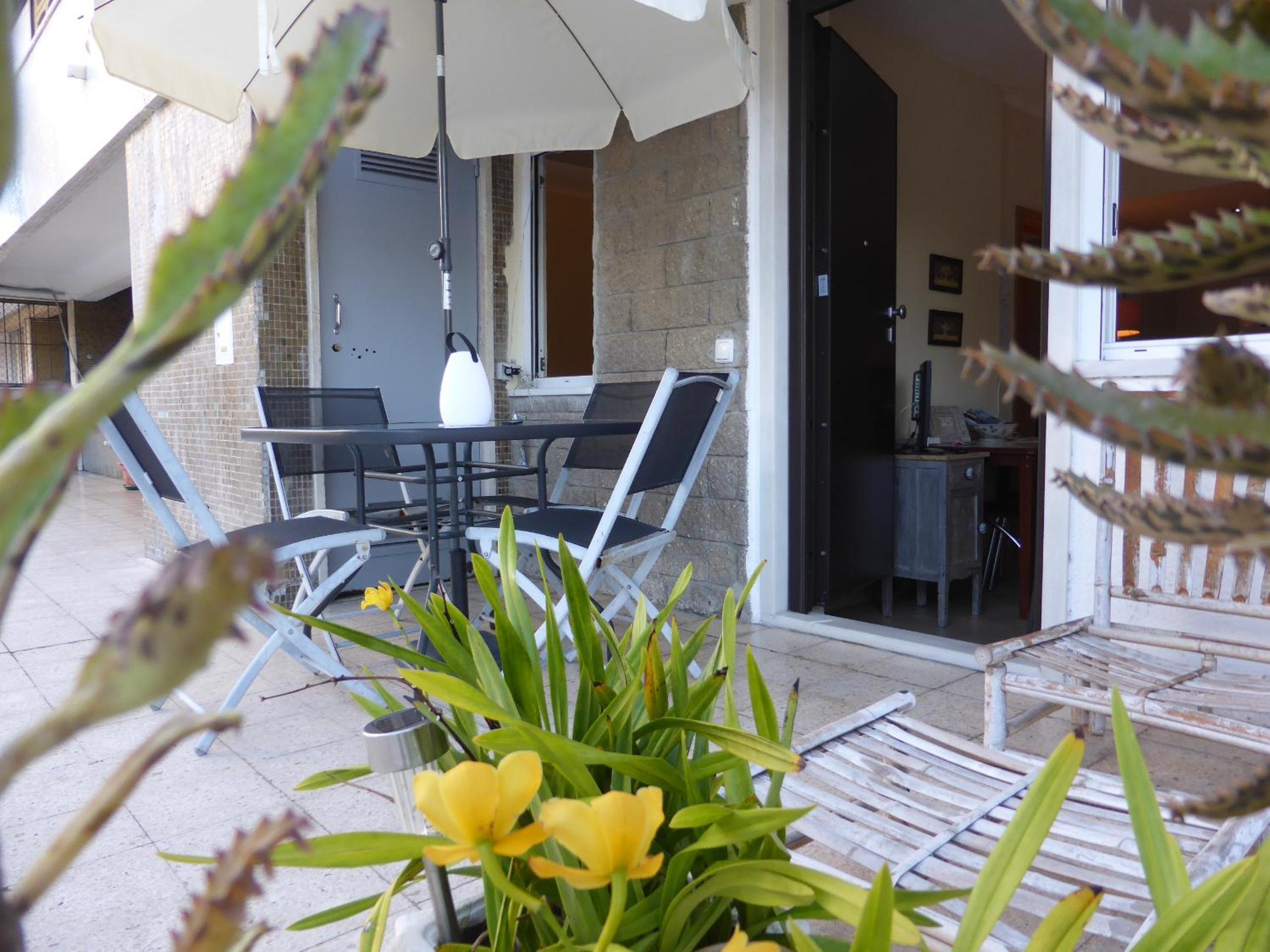 Apartment with Terrace- no River View - Photo 24