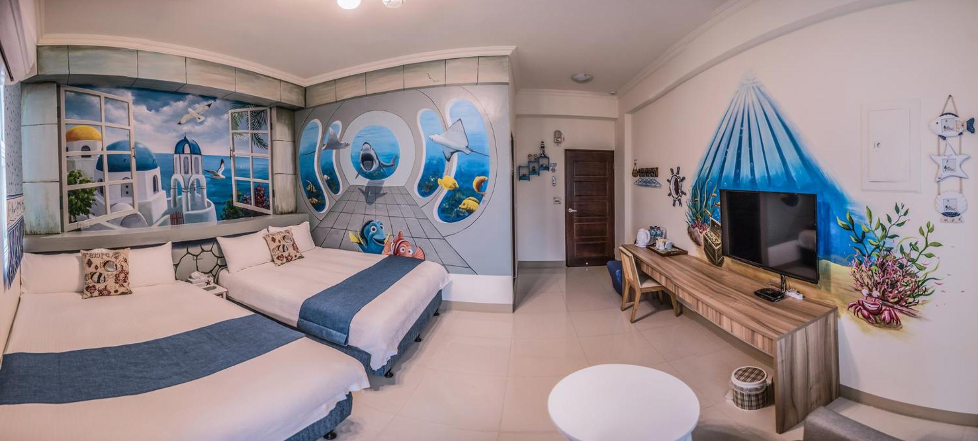 Quadruple Room with Private Bathroom photo 1