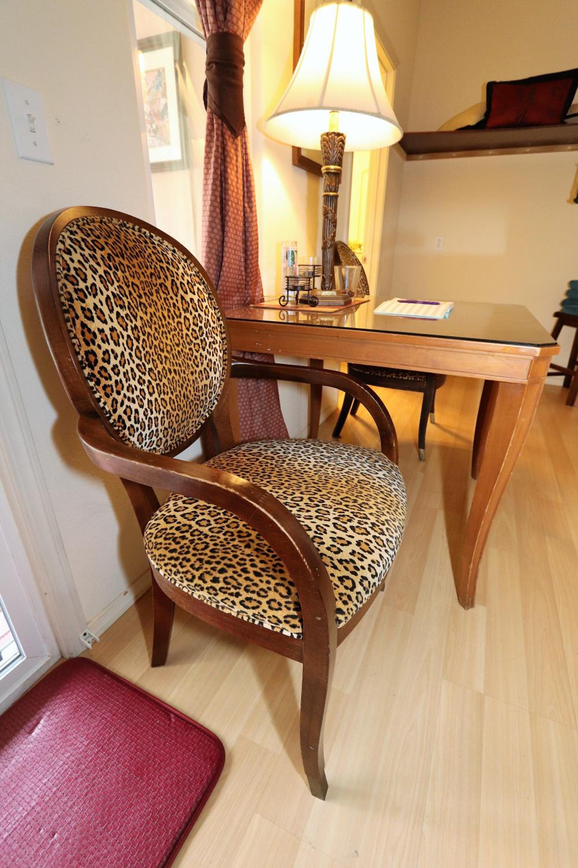 Standard Queen Room with Two Queen Beds - Photo 10