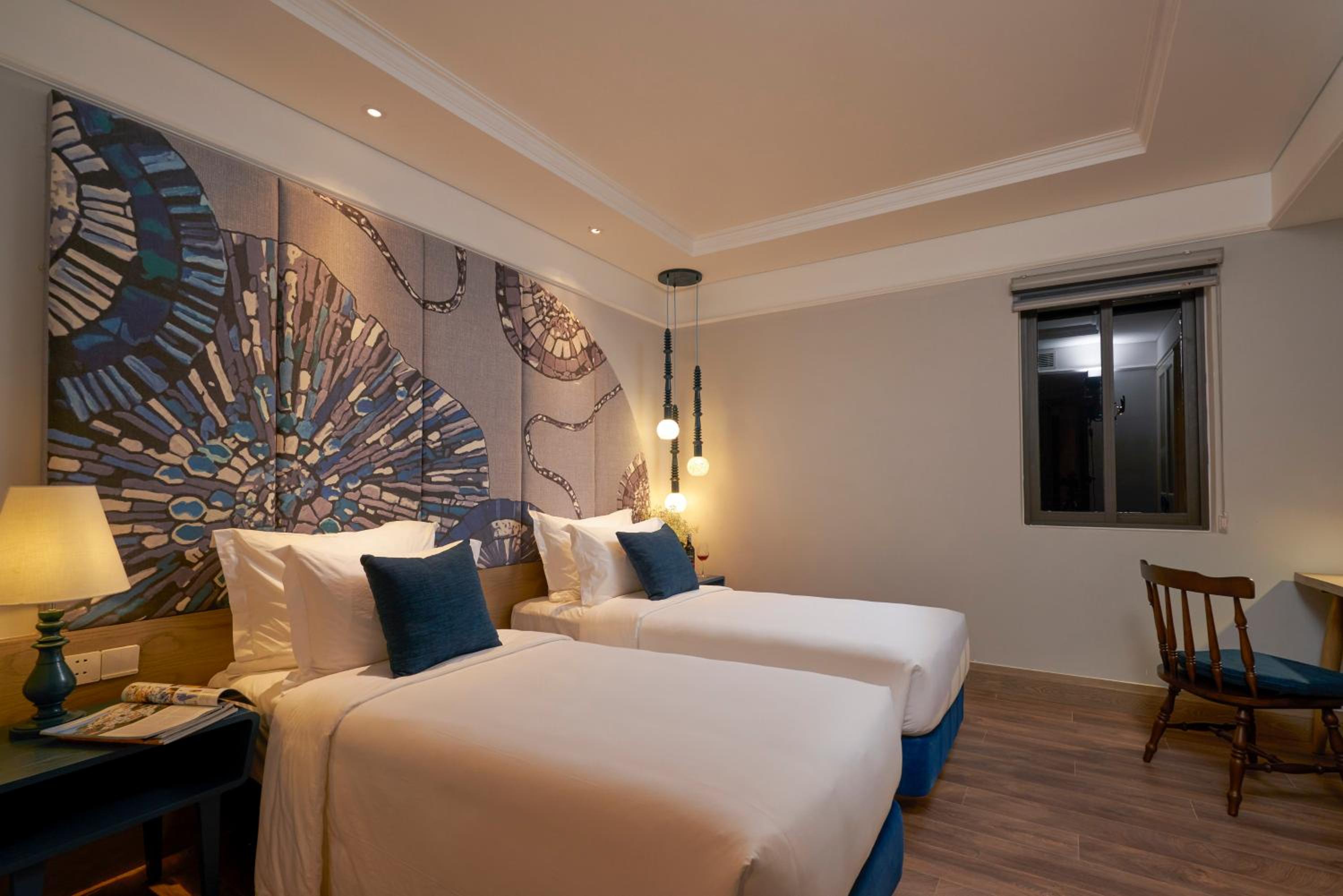 Deluxe Twin Room with City View - Photo 1