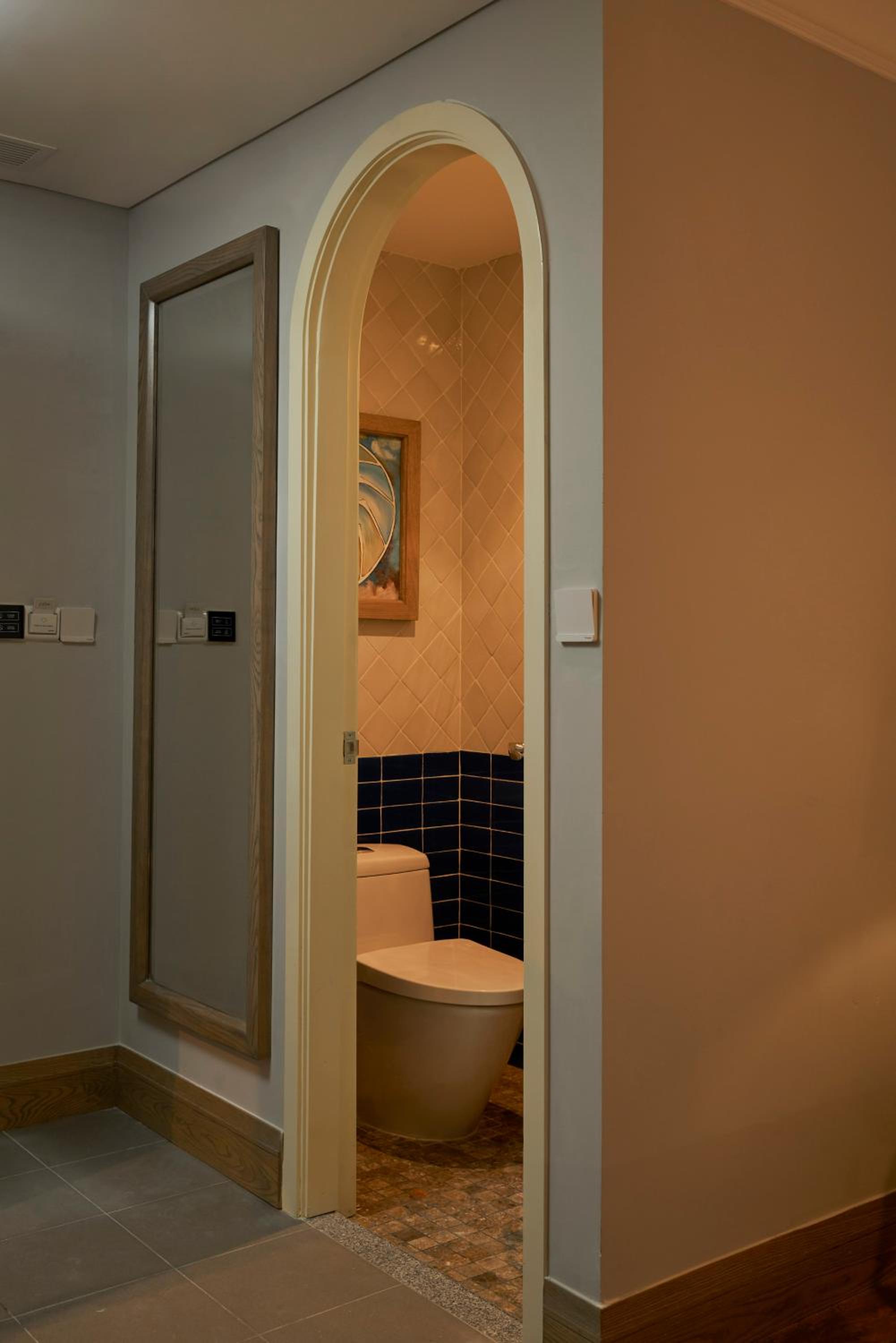 Deluxe Twin Room with City View - Photo 3