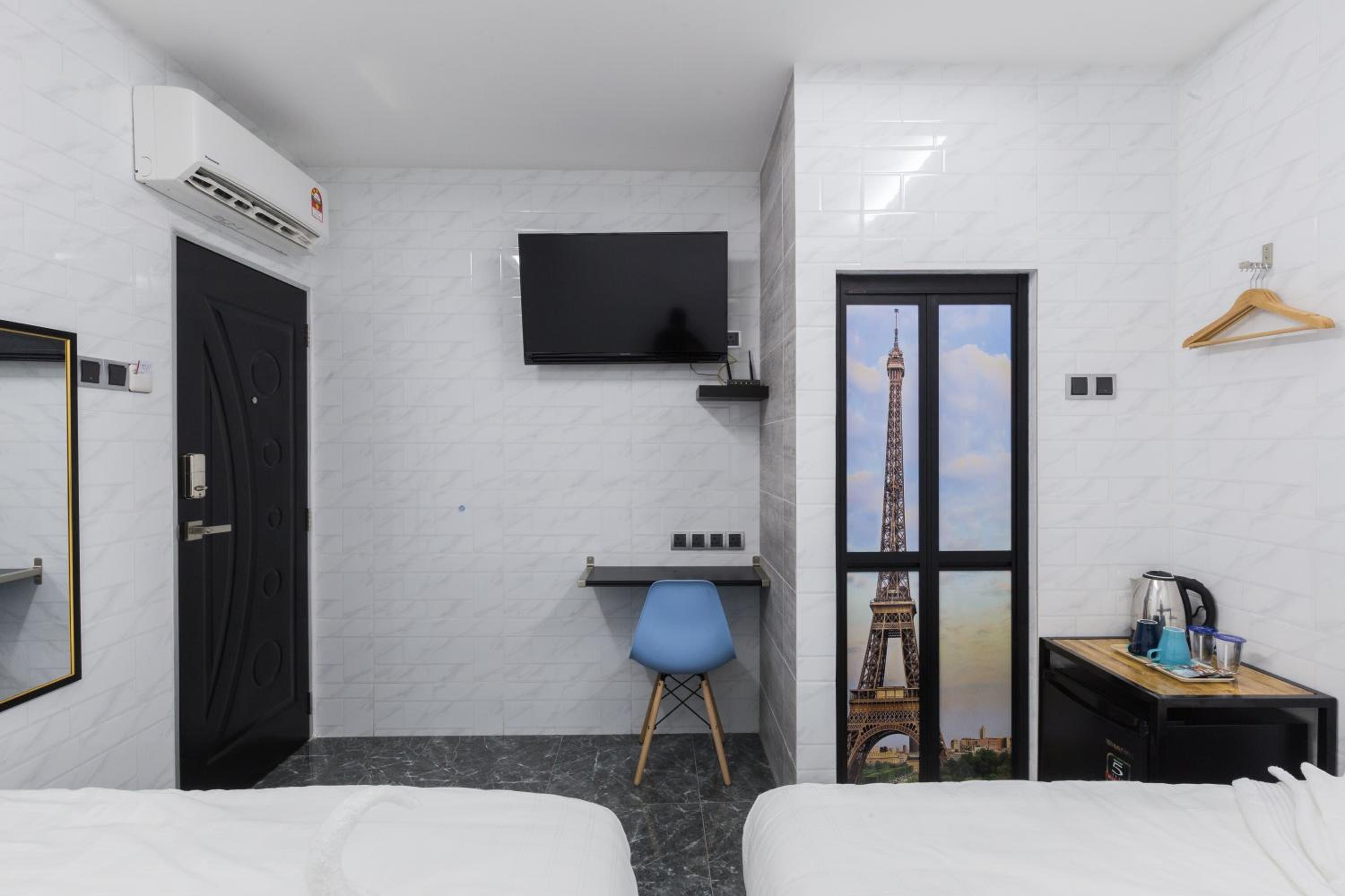 Deluxe Quadruple Room - Photo 1