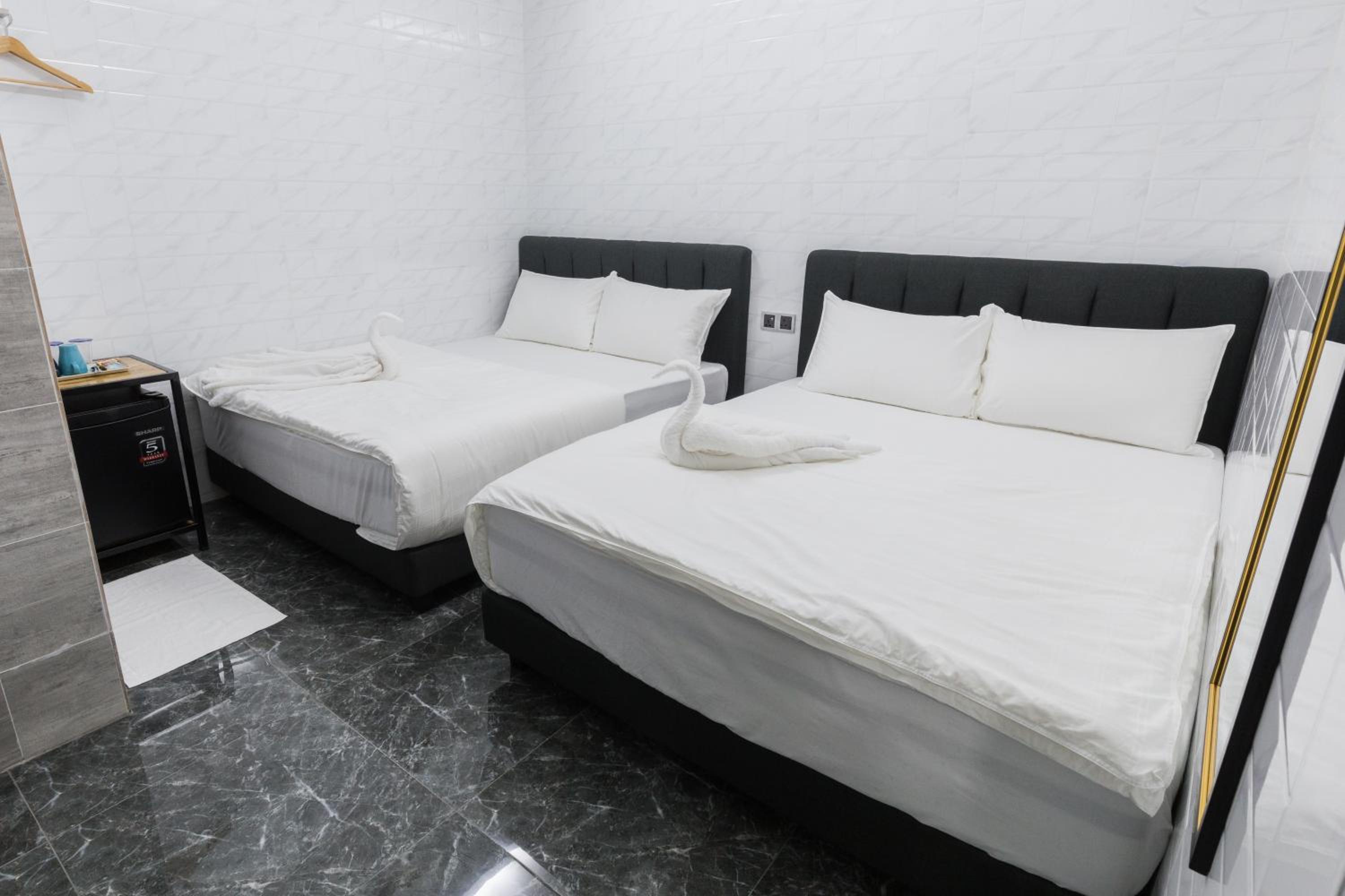 Deluxe Quadruple Room - Photo 2