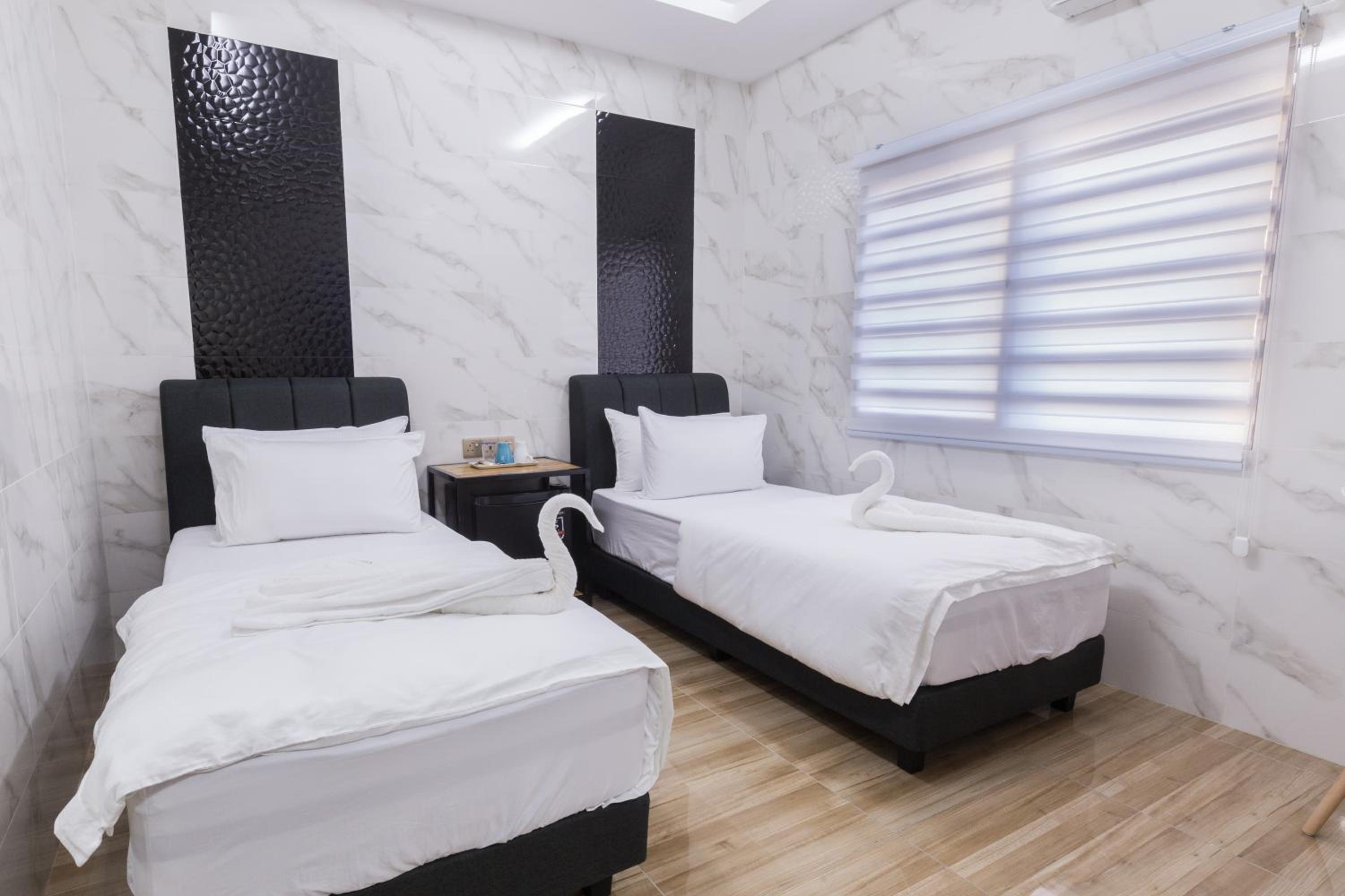 Deluxe Twin Room - Photo 1