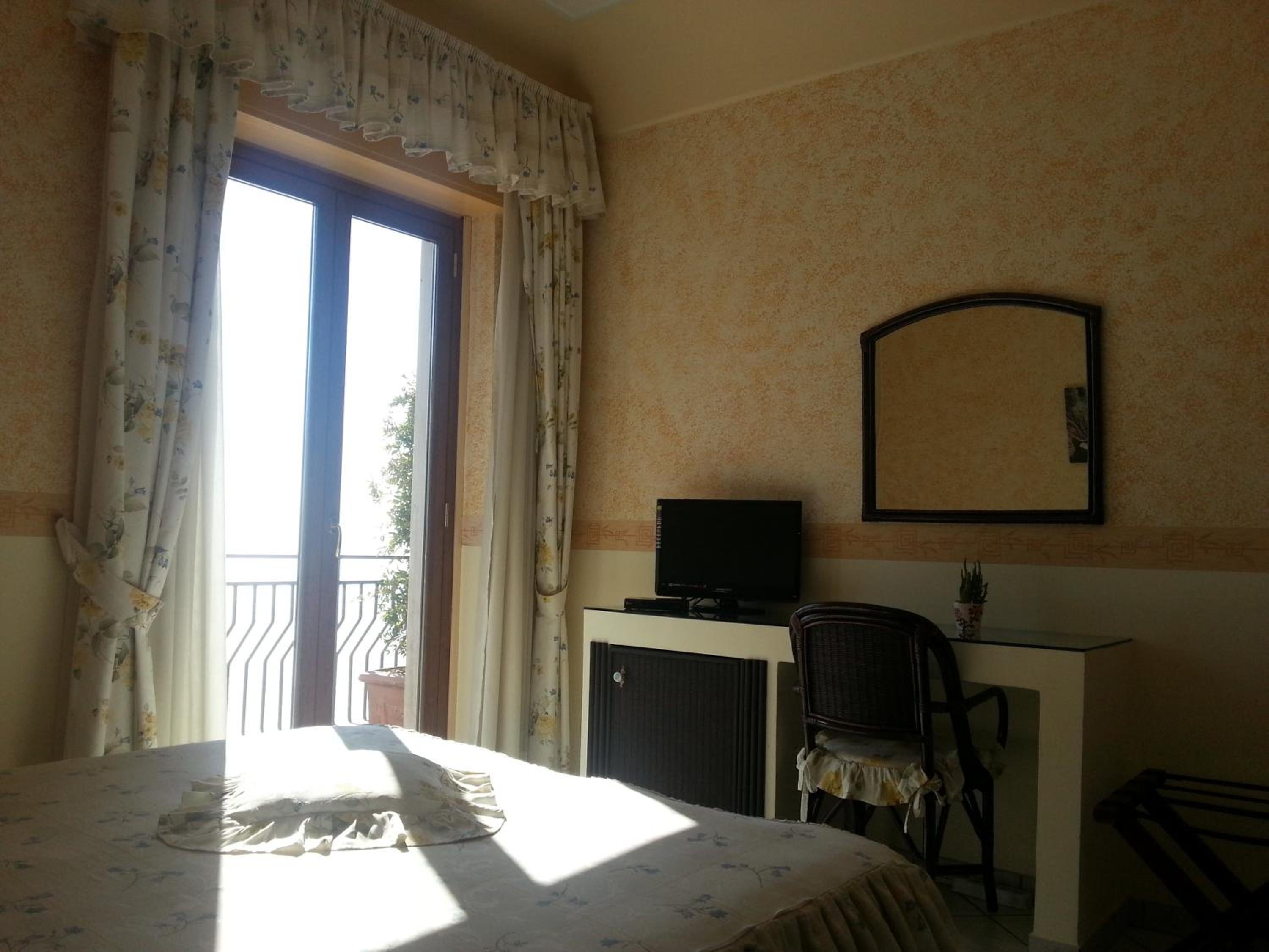 Double Room with Sea View photo 2