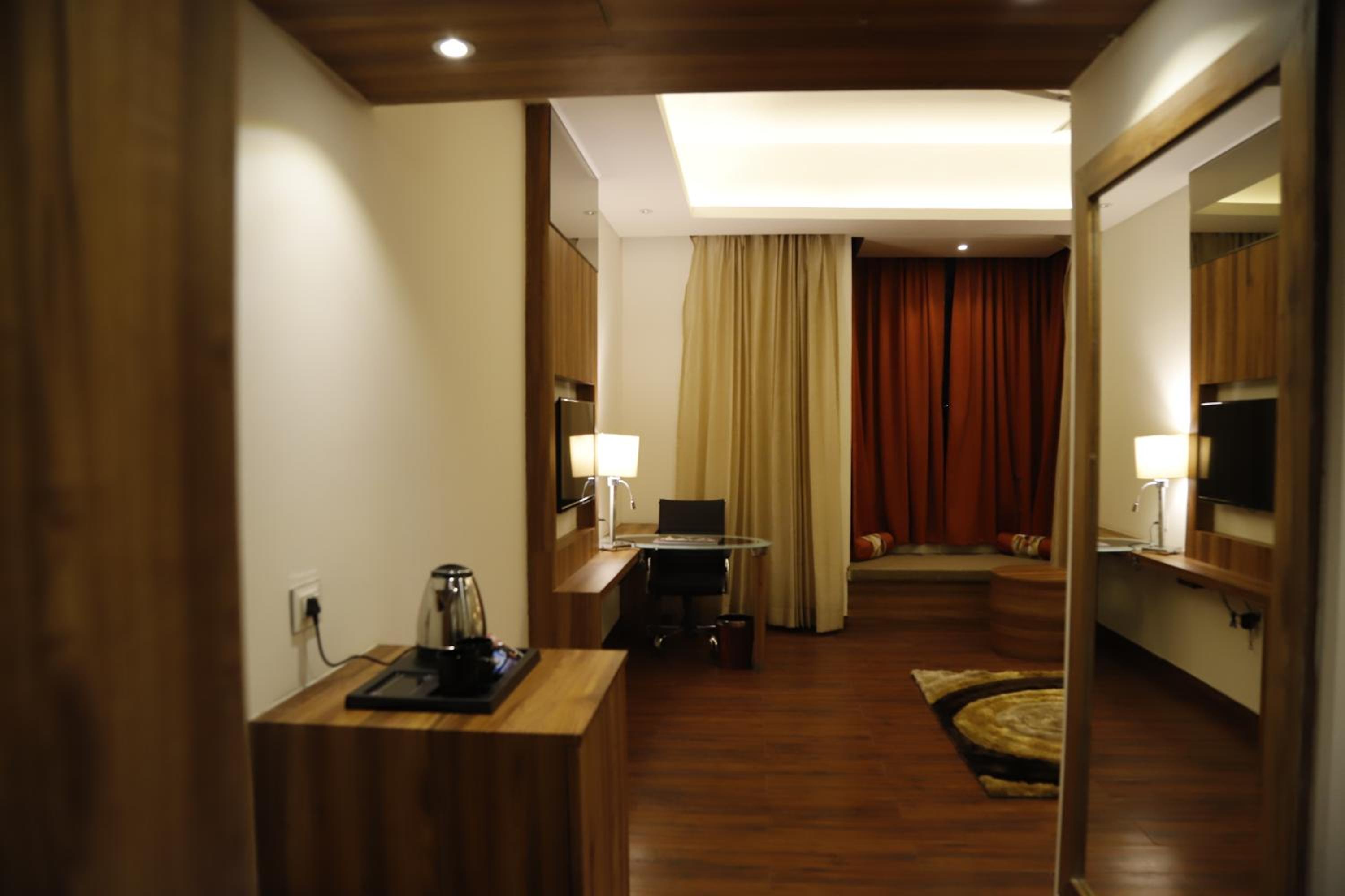 Suite - Photo 10