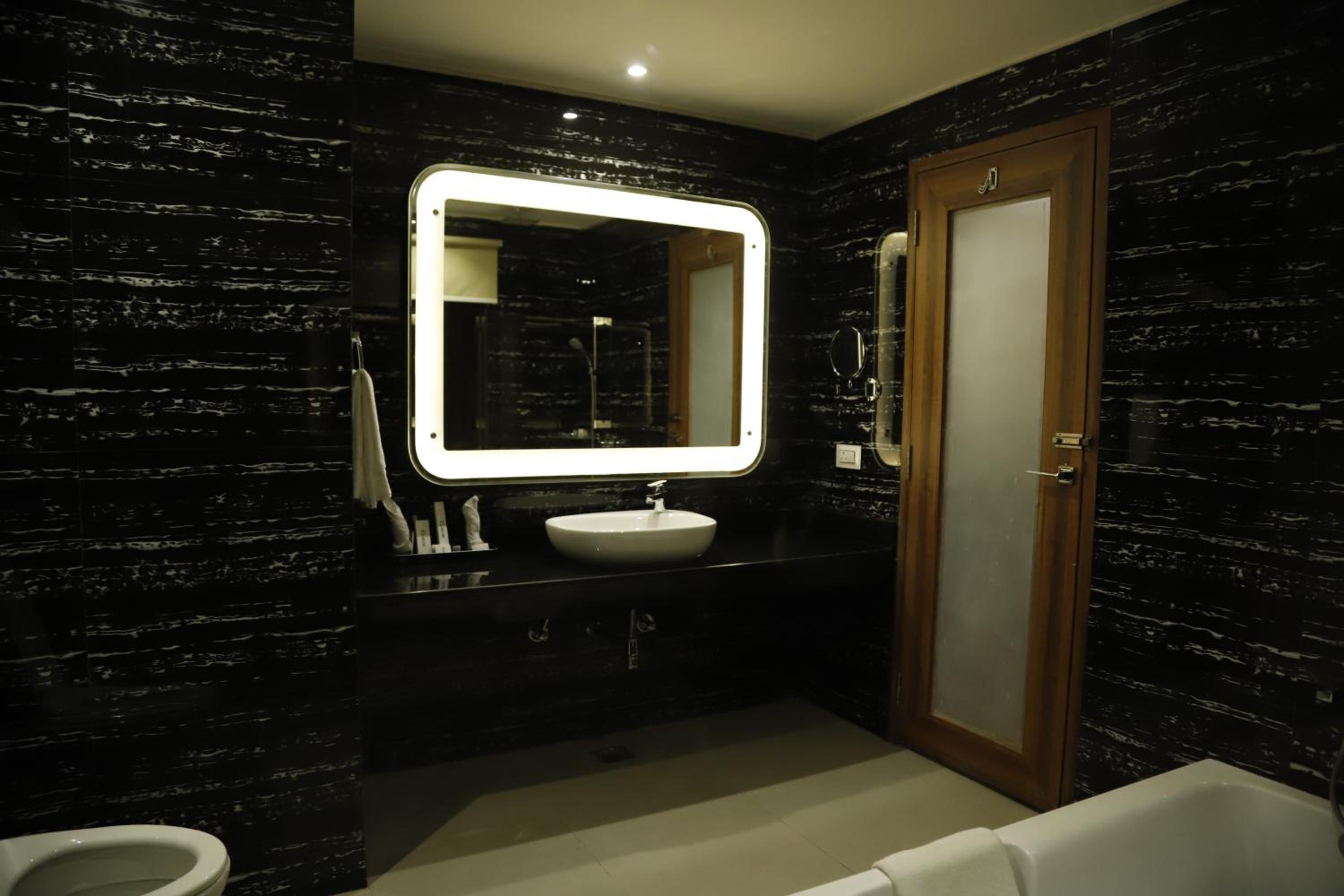 Suite - Photo 6