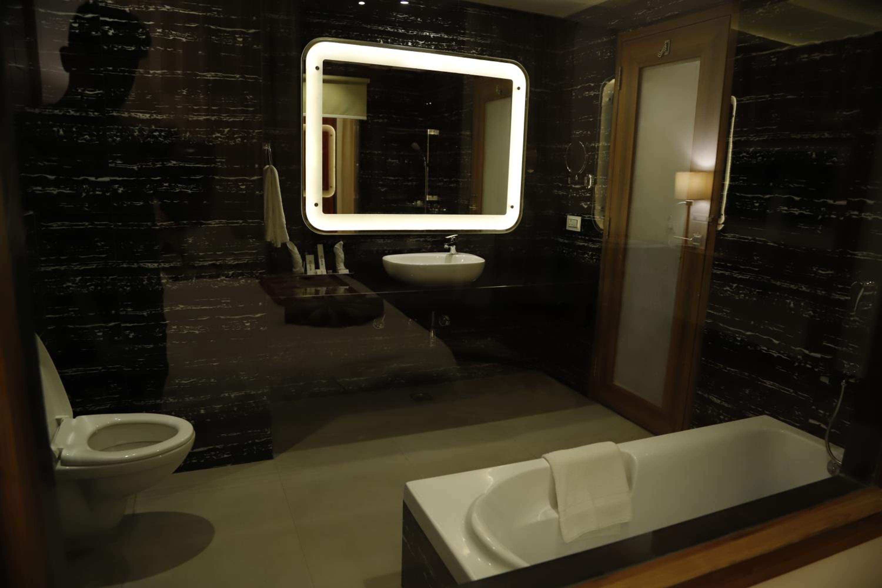 Suite - Photo 7