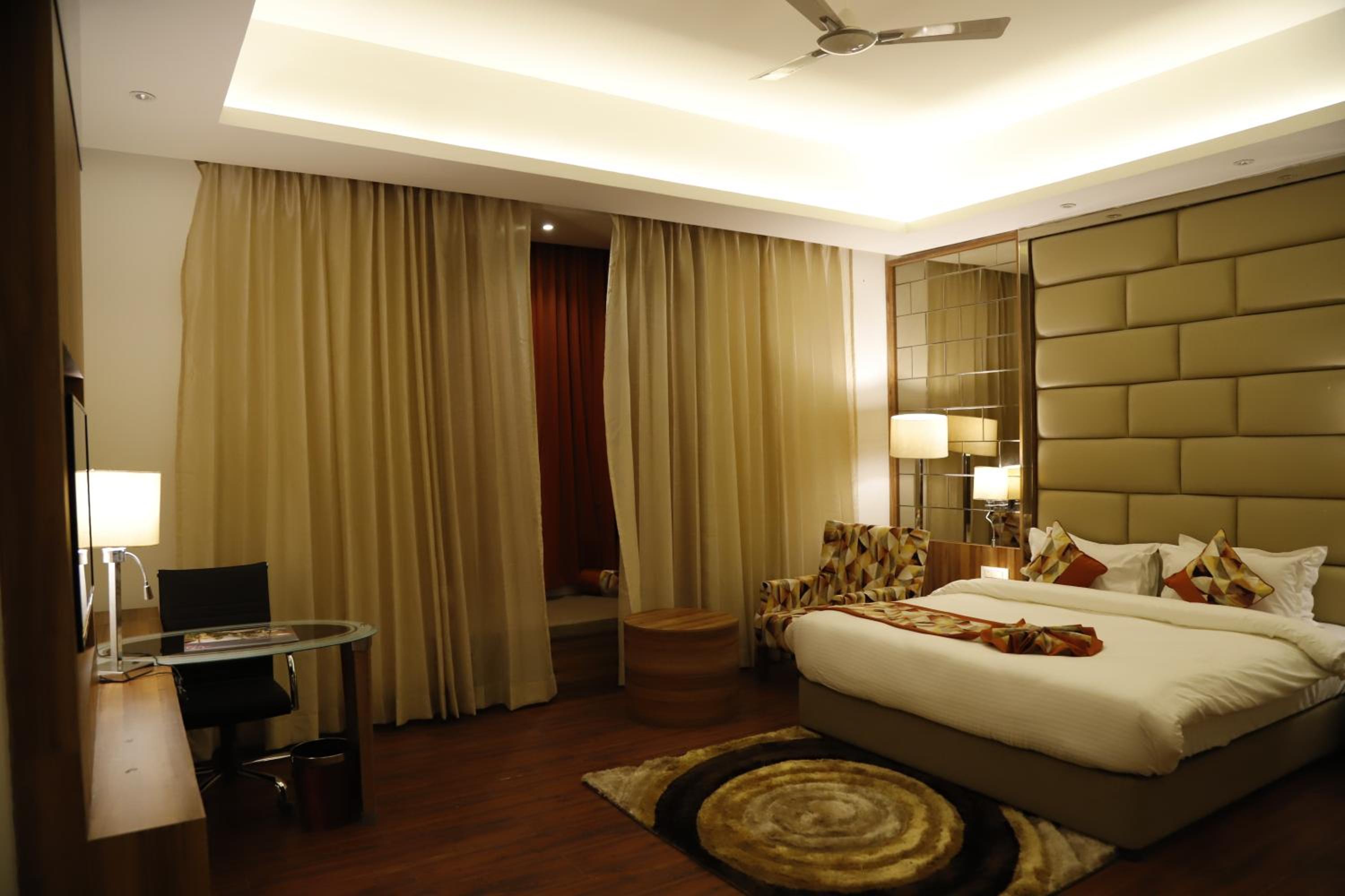 Suite - Photo 9