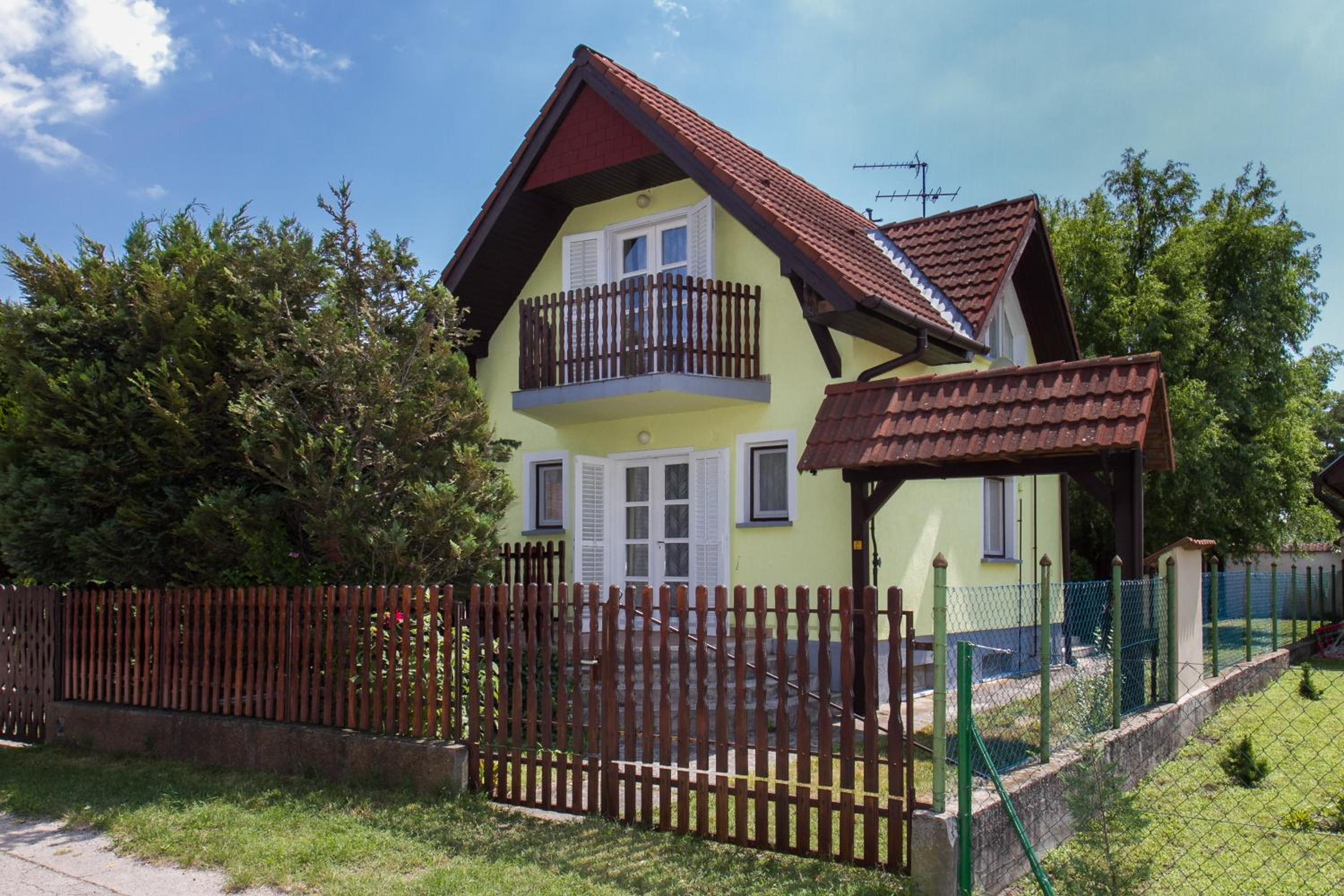Three-Bedroom House photo 1